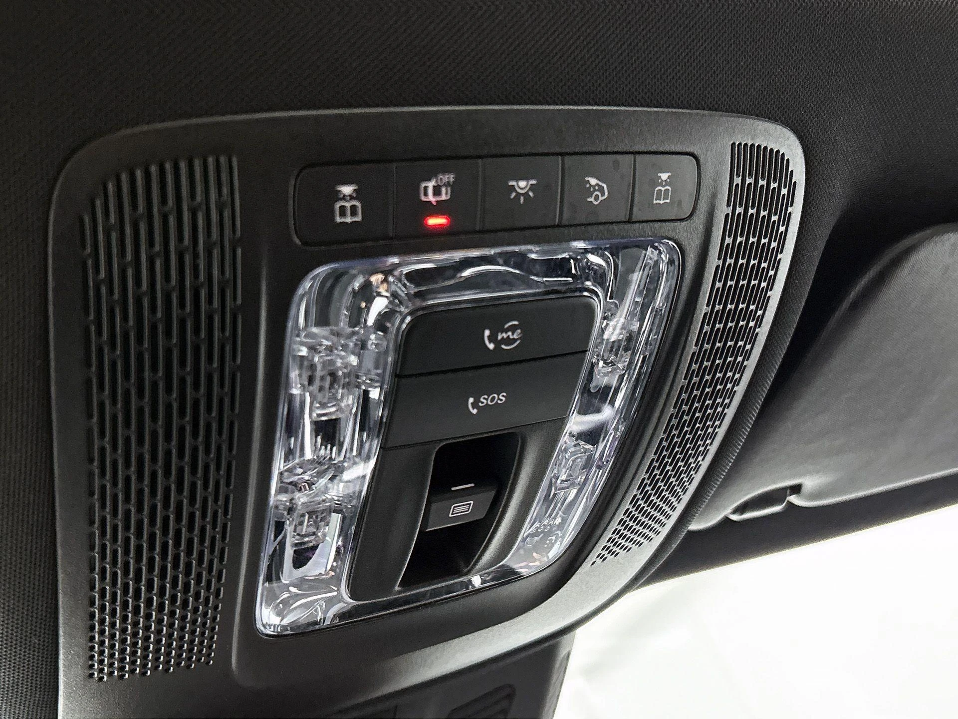 Mercedes-Benz-GLB-image-11