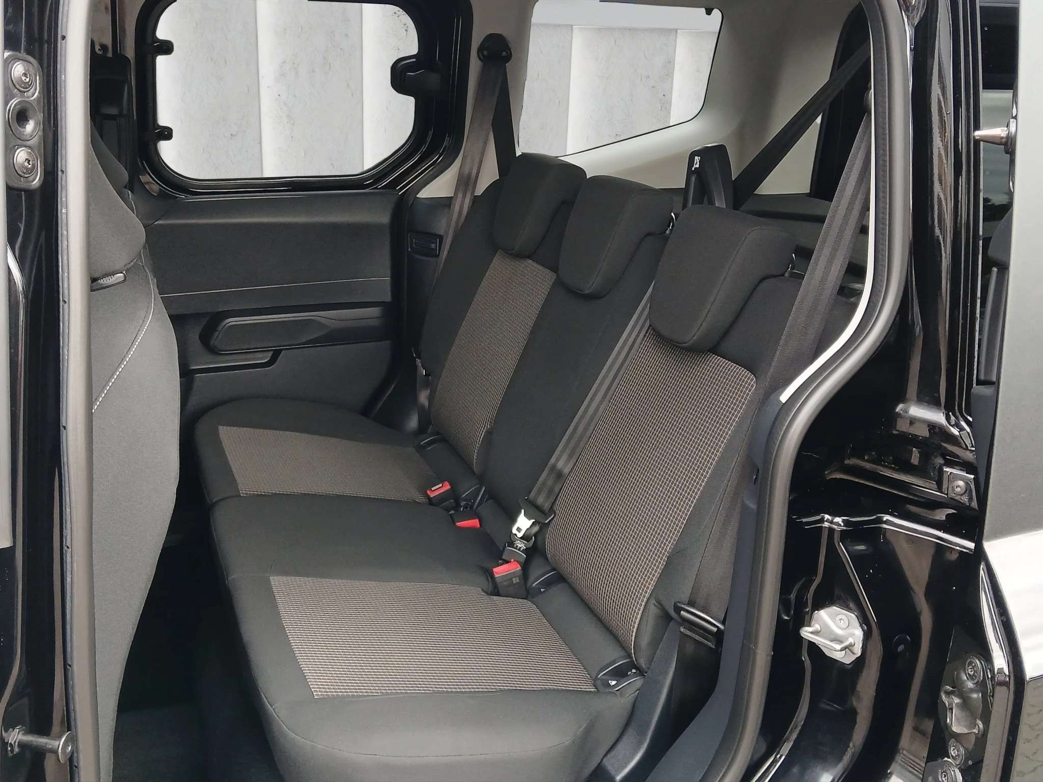 Ford-Tourneo Courier-image-10