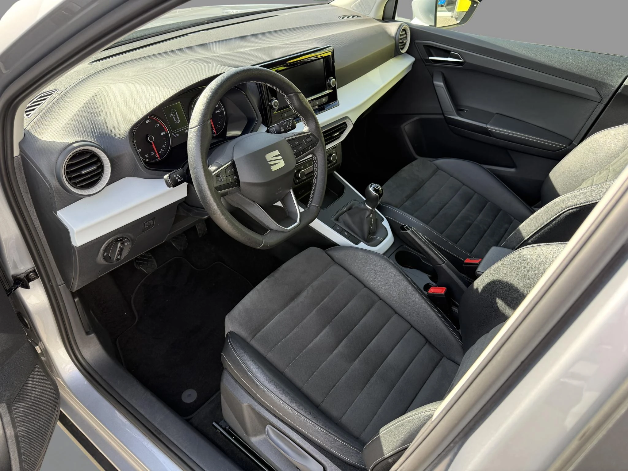SEAT-Arona-image-7