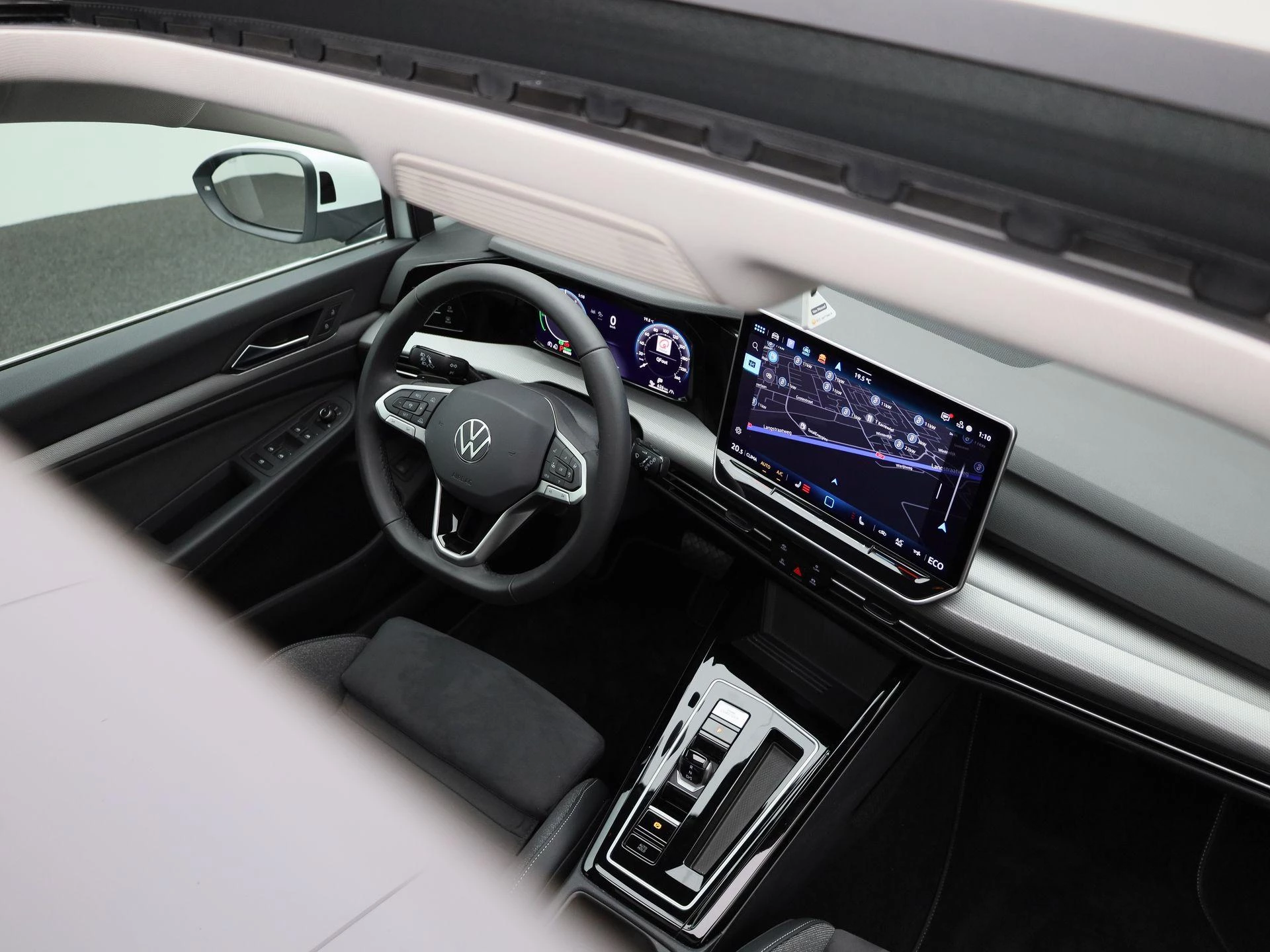 Volkswagen-Golf-image-37