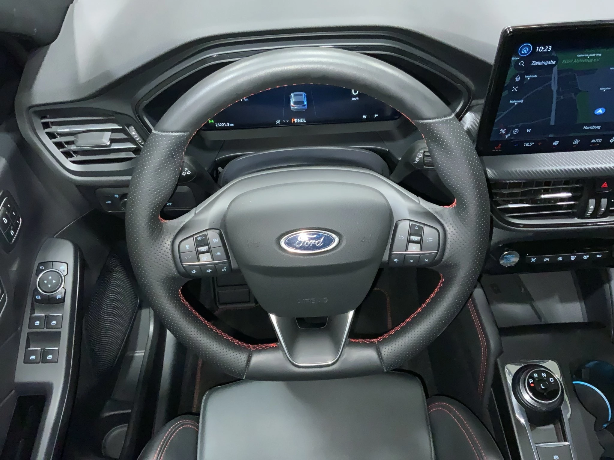 Ford Kuga ST-Line X Aut.*PANO*AHK*360GRAD*LED-MATRIX*NAVI*GRA*WINTER-PKT.