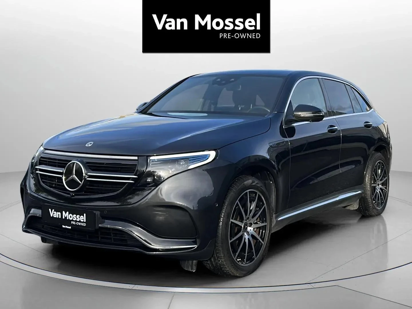 Mercedes-Benz-EQC-image-0