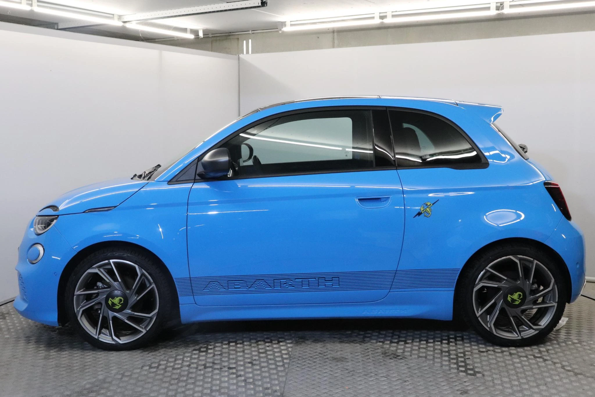Abarth-500e-image-2