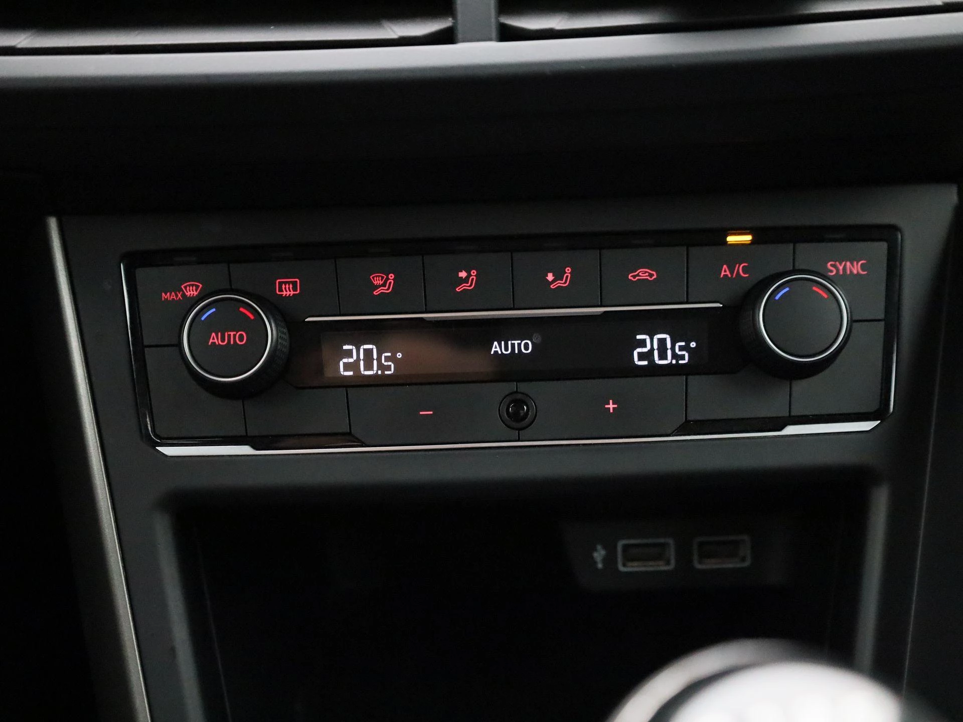 Volkswagen-Polo-image-16