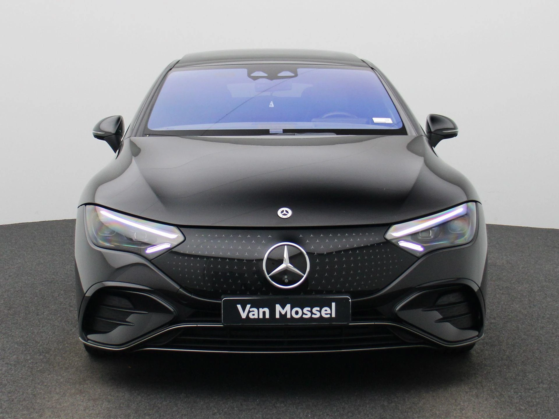 Mercedes-Benz-EQE-image-2