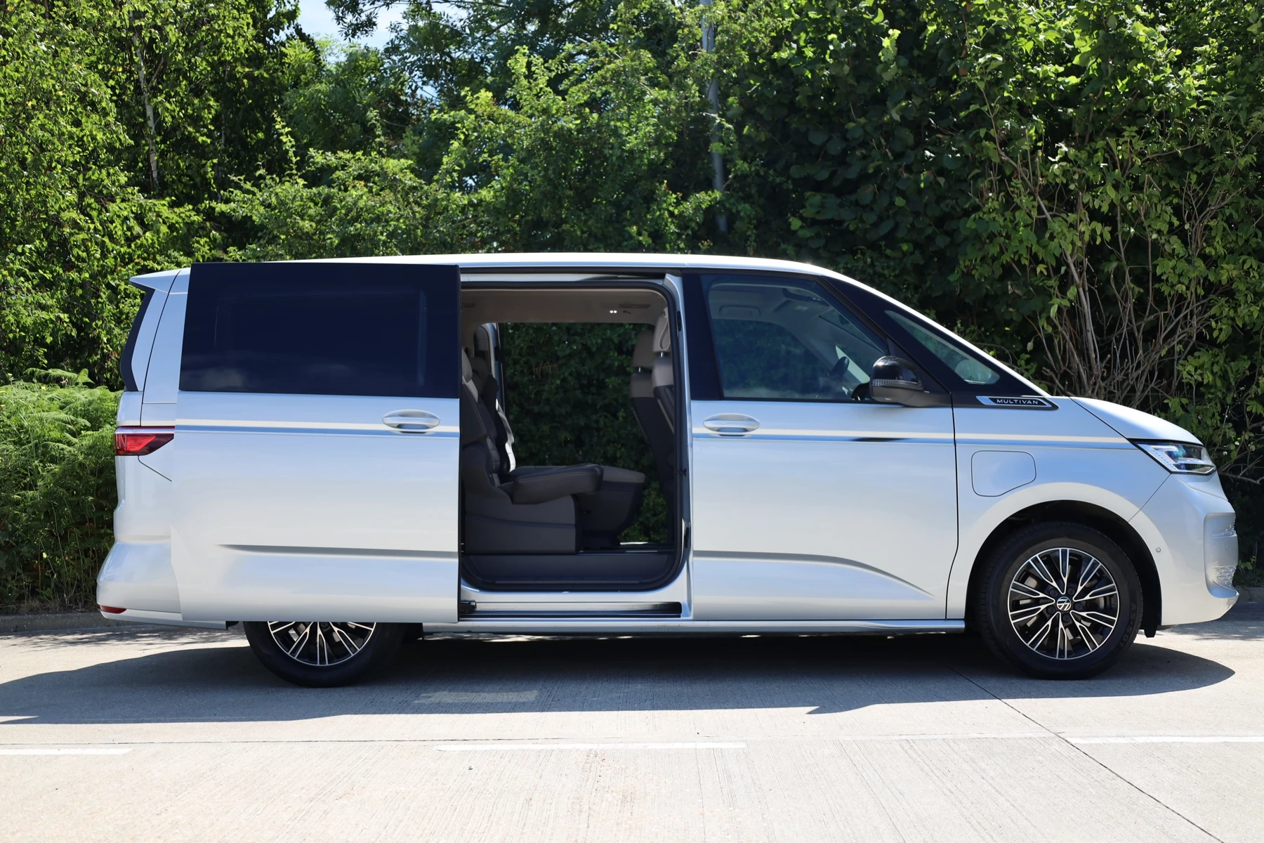 Volkswagen-Multivan-image-37