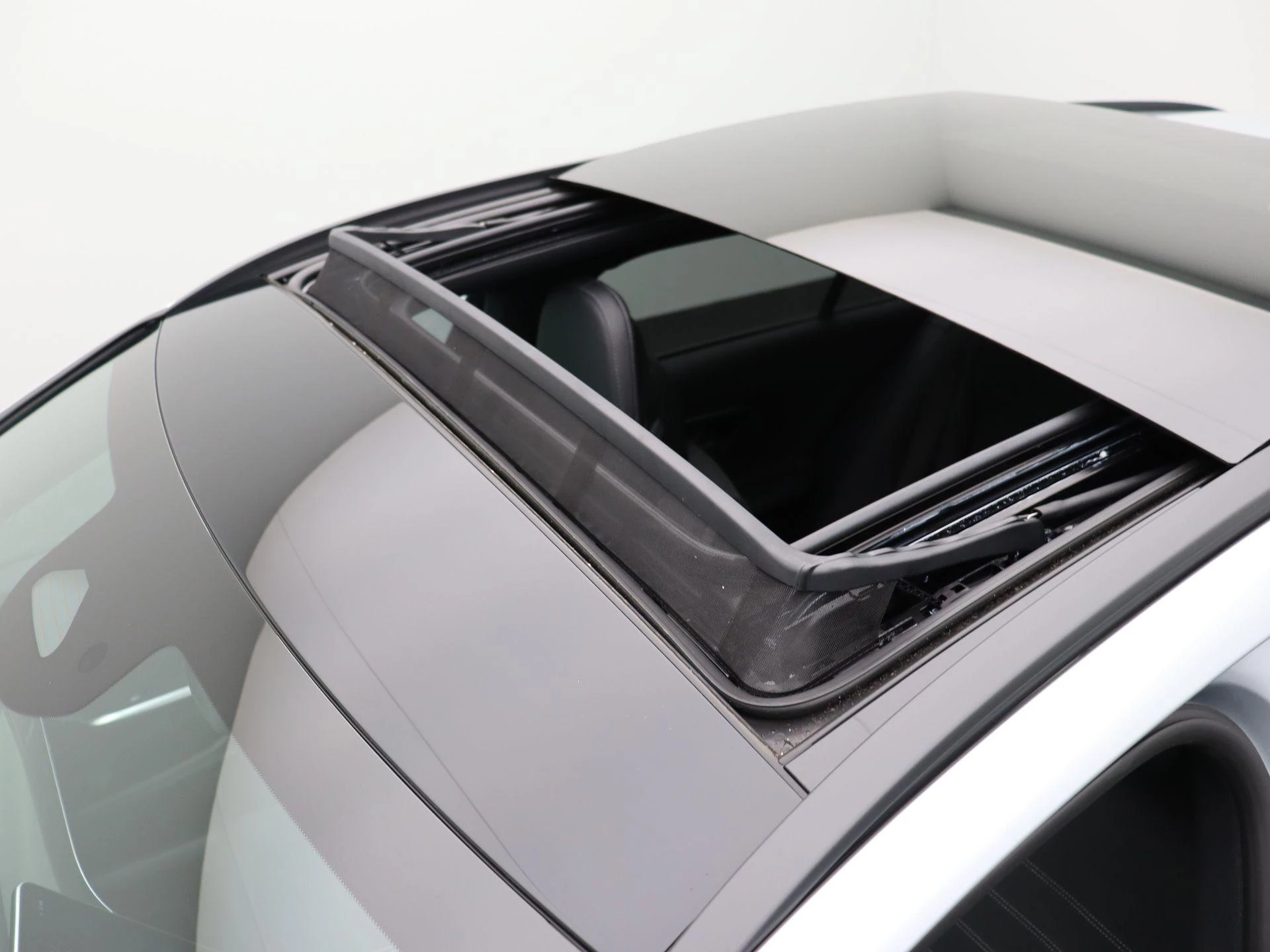 Mercedes-Benz C-Klasse 300 e AMG Line Estate + PANORAMISCH DAK + DIGITAL LIGHT + BURMESTER +