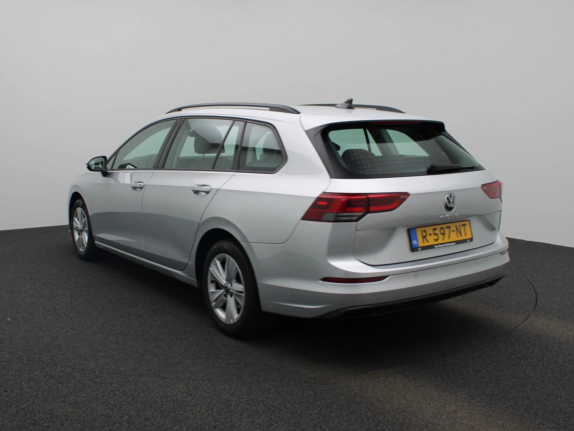 Volkswagen-Golf-image-1