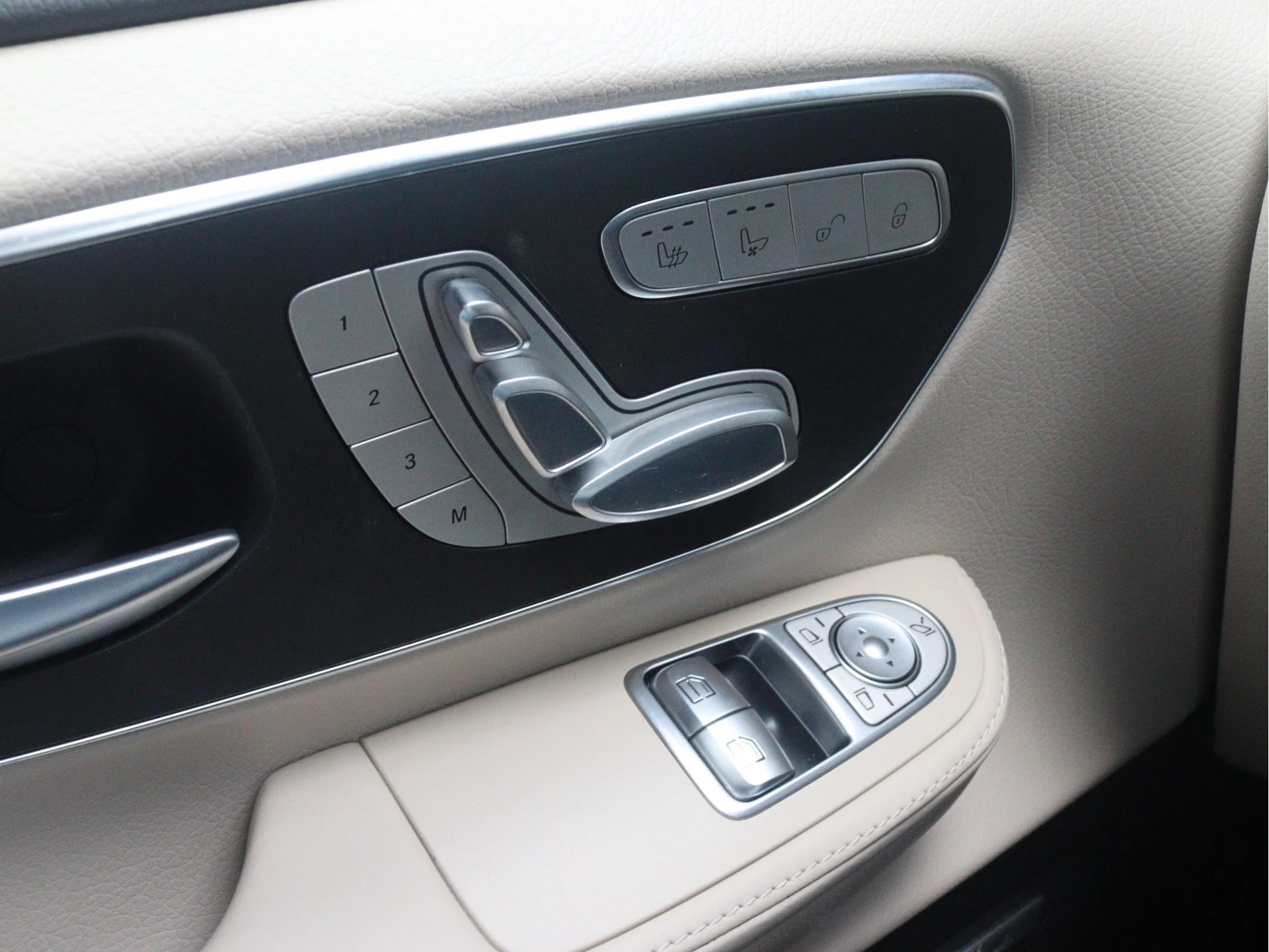 Mercedes-Benz-V-Klasse-image-6