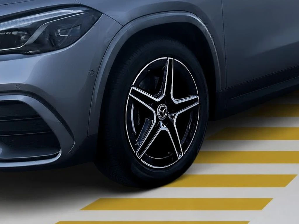 Mercedes-Benz-GLA 200 d-image-5