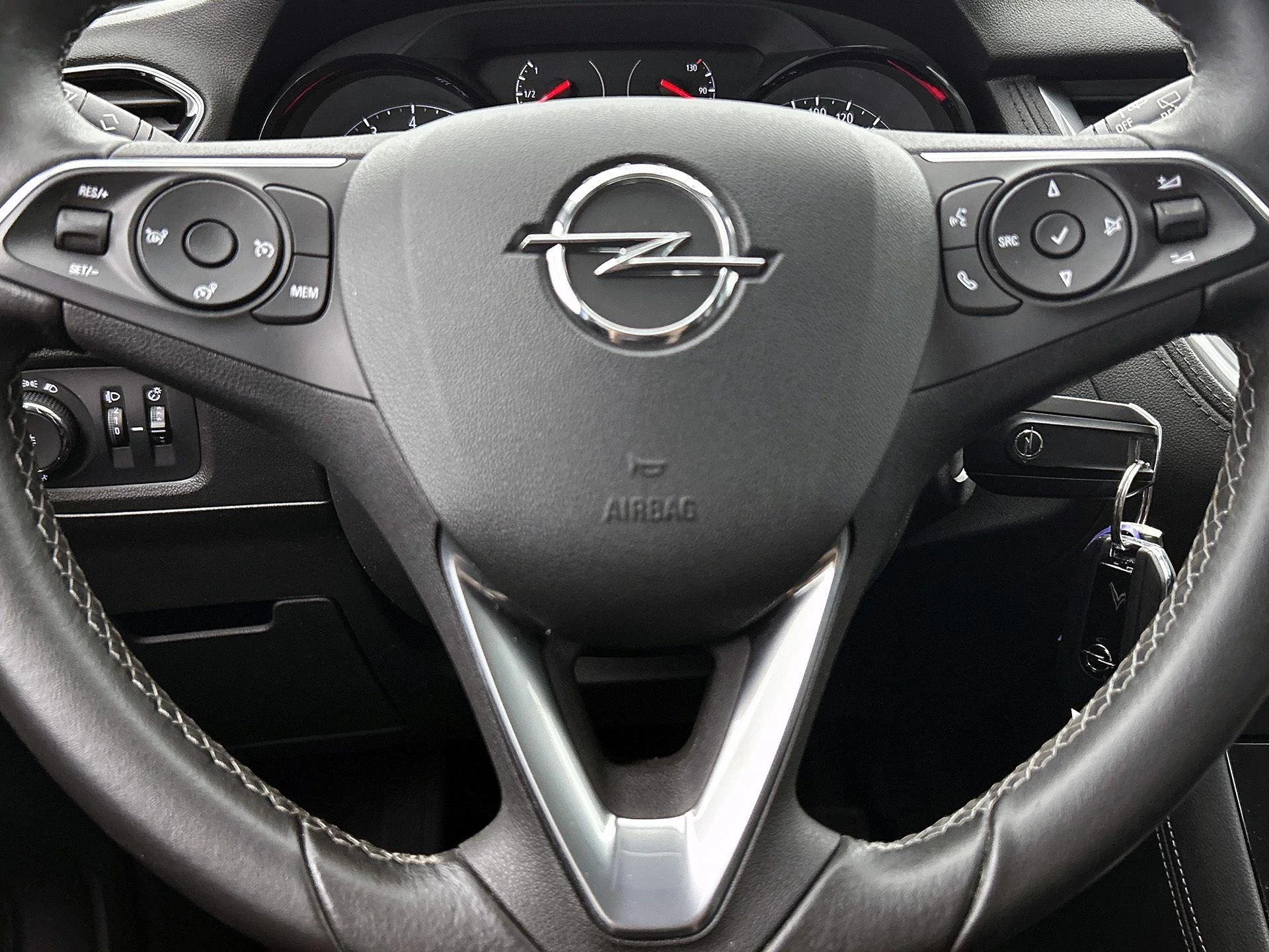 Opel Grandland X 1.2 Turbo Business +