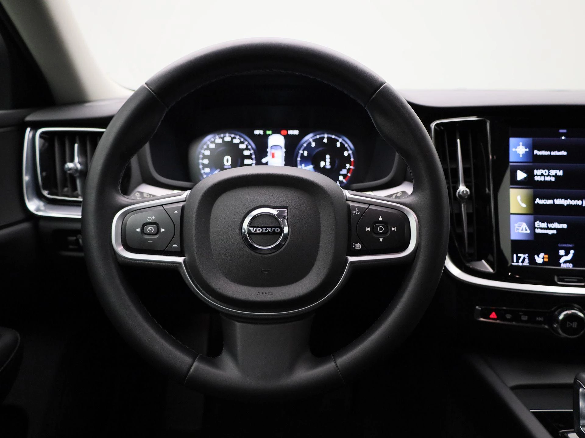 Volvo V60 B3 DCT Momentum Pro