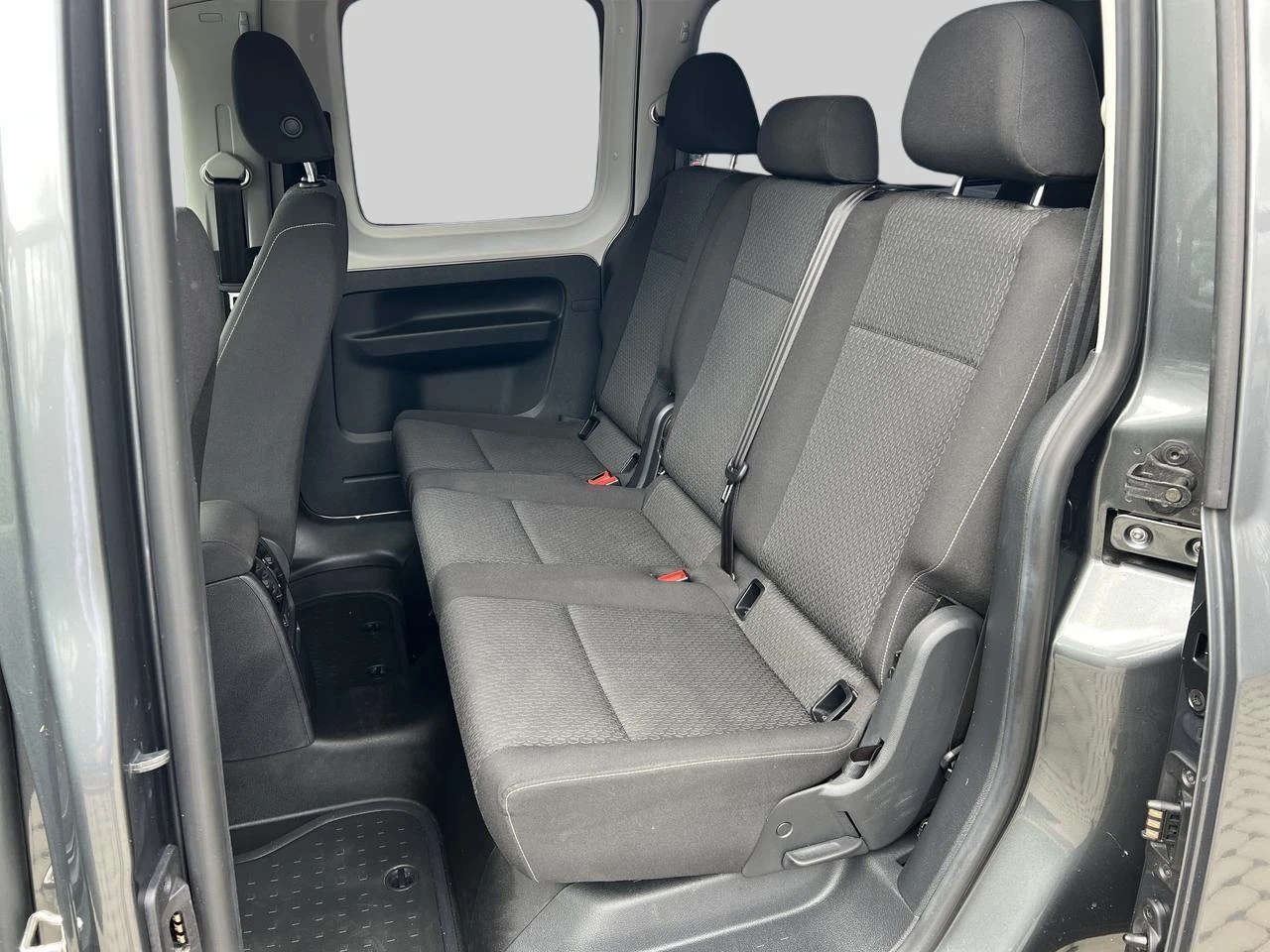 Volkswagen-Caddy-image-13