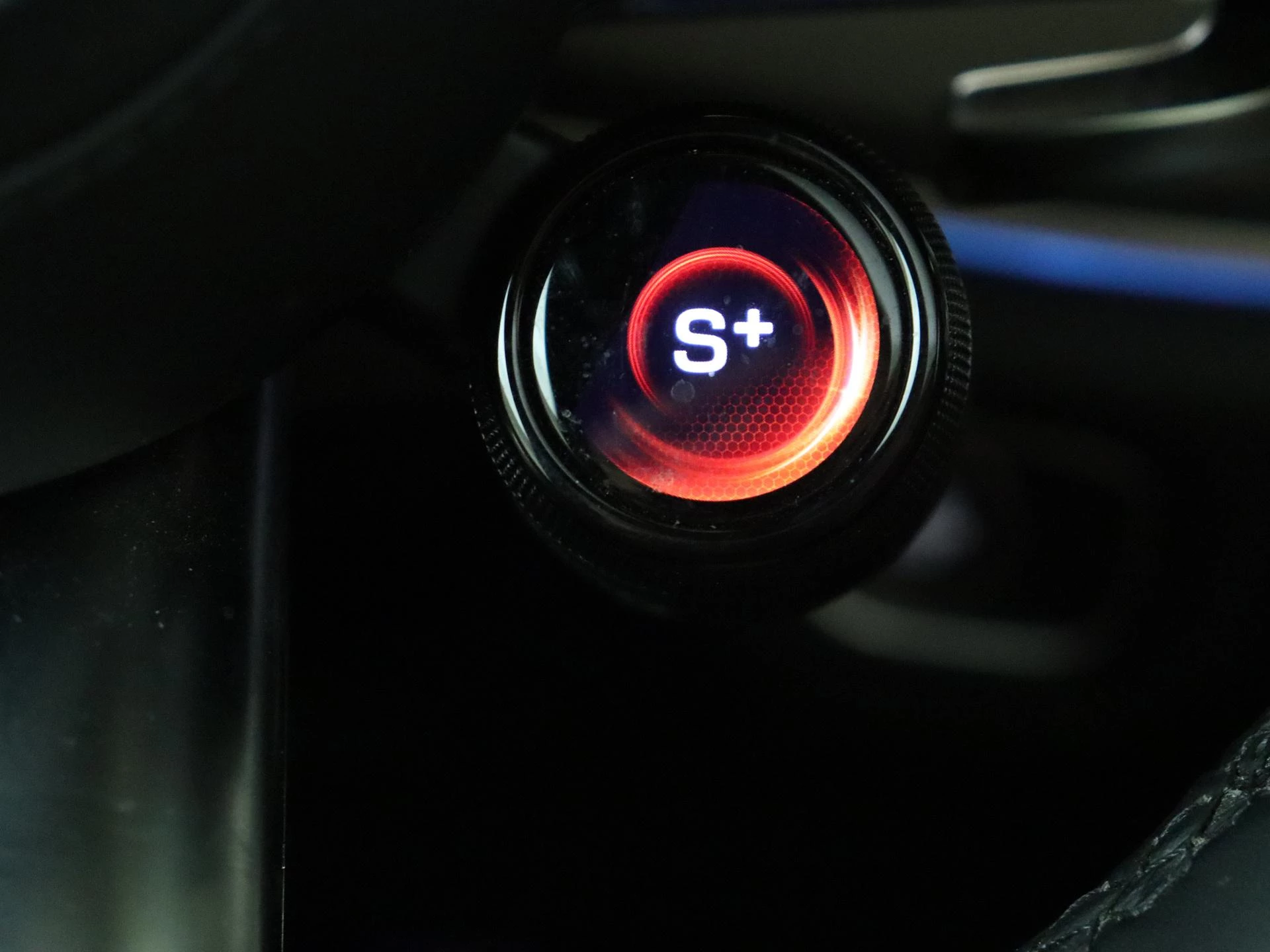 Mercedes-Benz-GLE-image-23