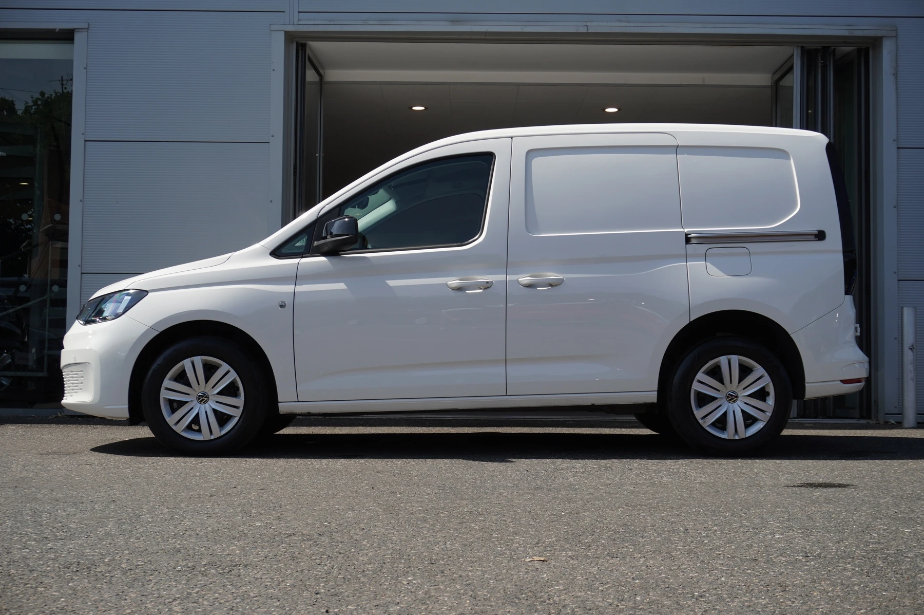 Volkswagen-Caddy-image-25