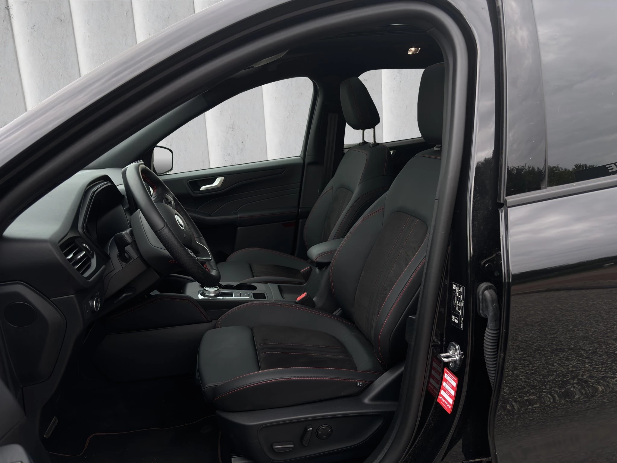Ford Kuga ST-Line X Aut.*PANO*AHK*360GRAD*LED-MATRIX*NAVI*GRA*WINTER-PKT..