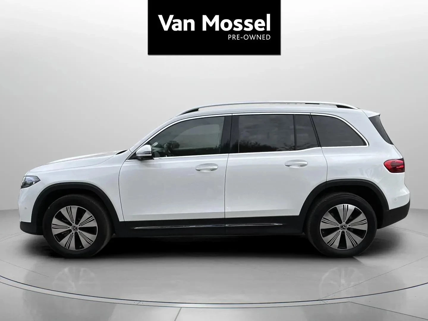 Mercedes-Benz-EQB-image-7