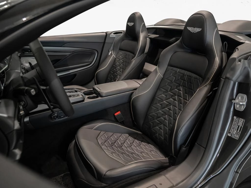 Aston Martin-Vanquish-image-10