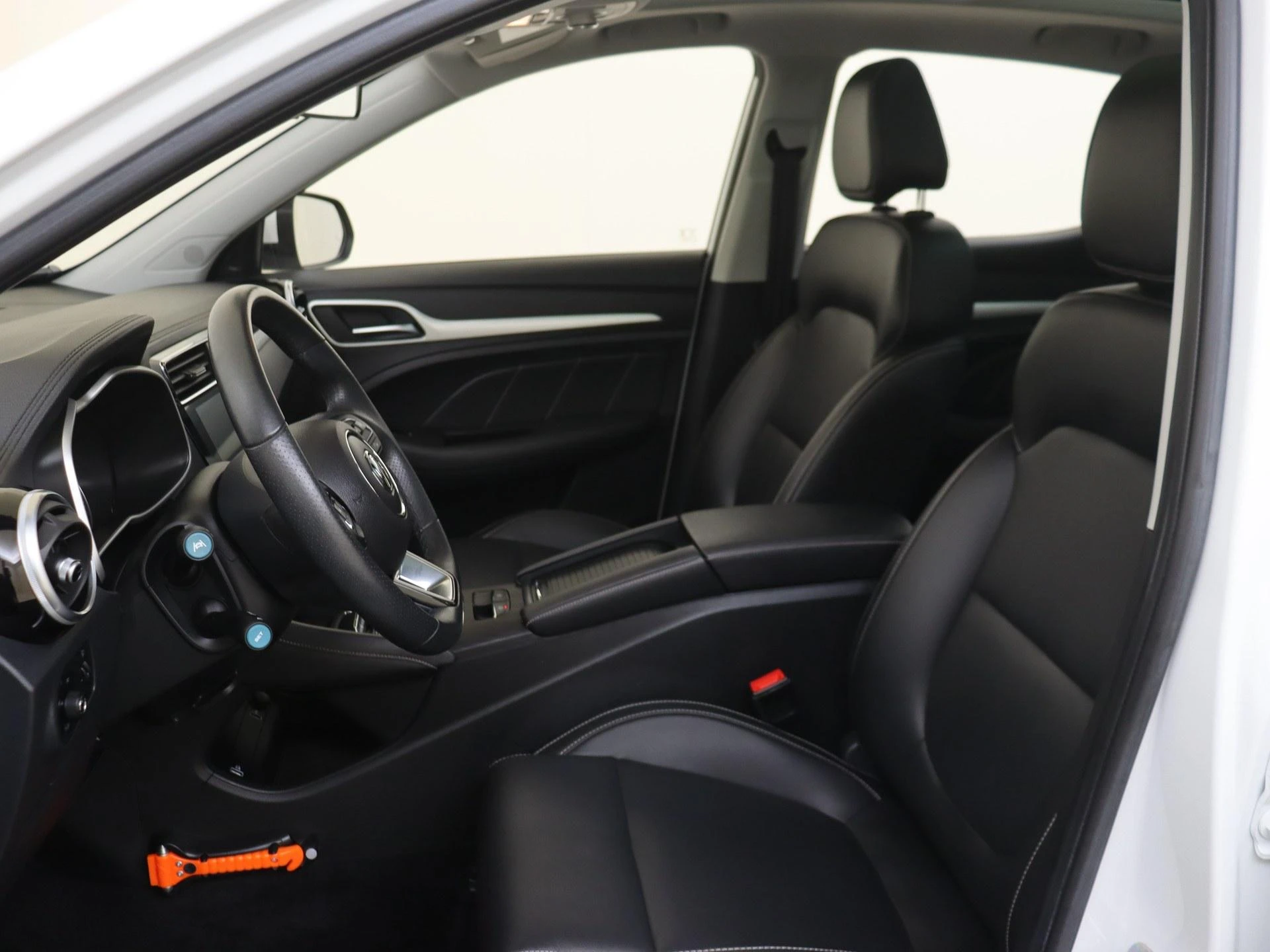 MG-ZS EV-image-9