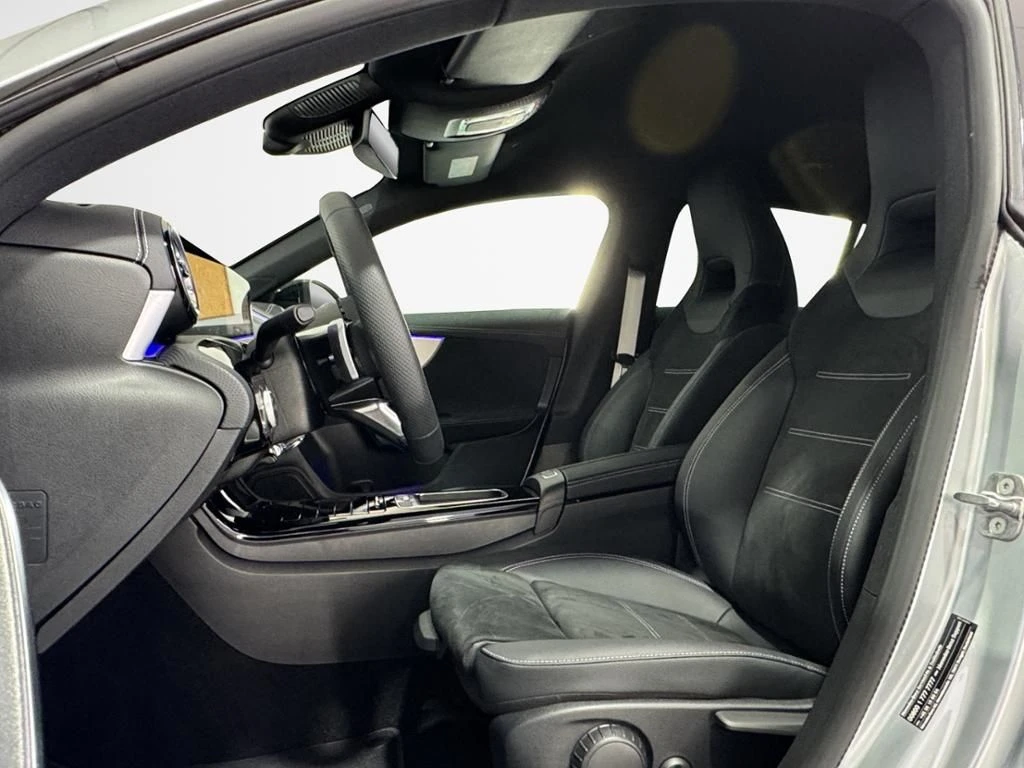 Mercedes-Benz-CLA 200 d-image-18