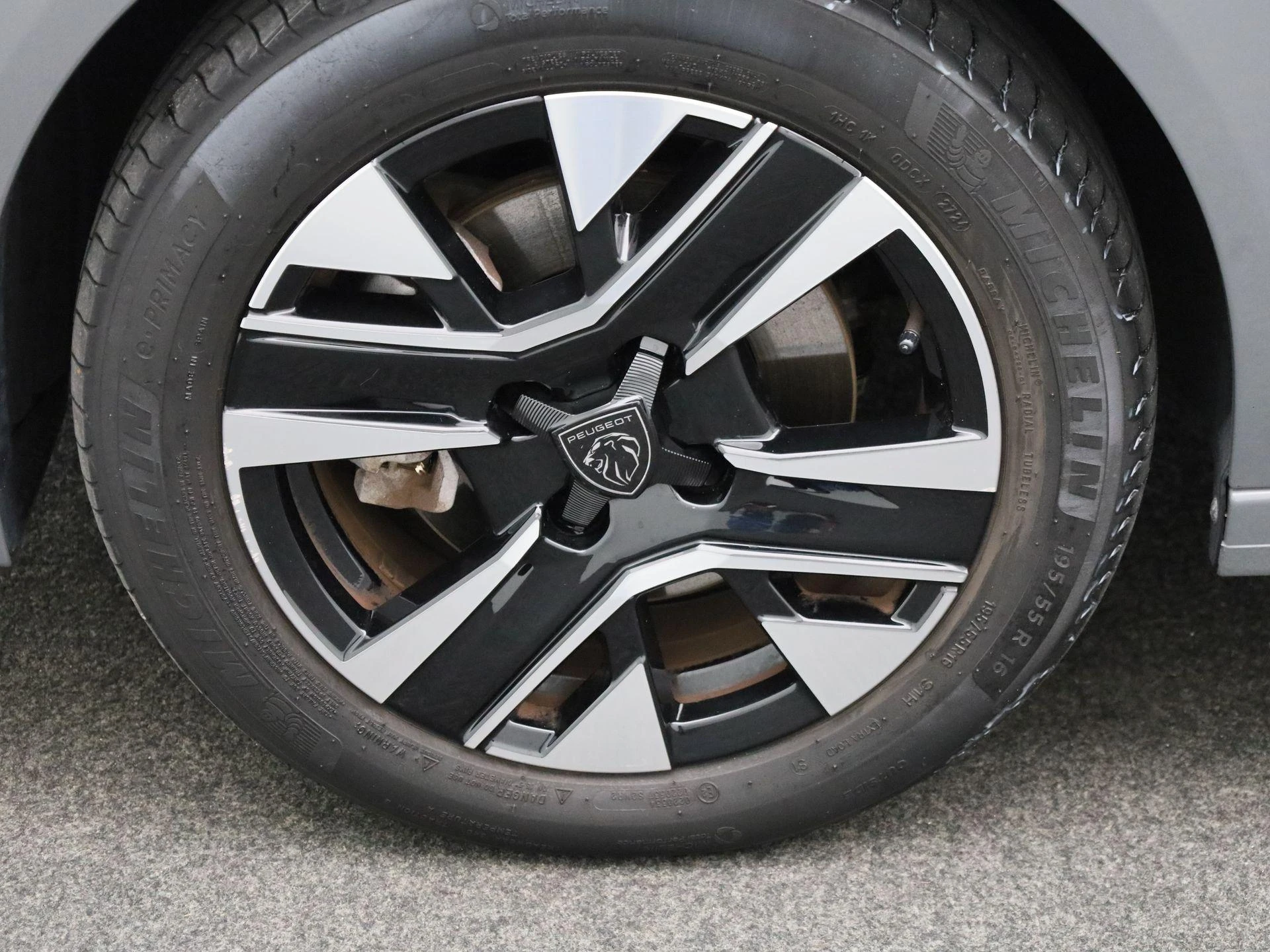 Peugeot 208 - 12