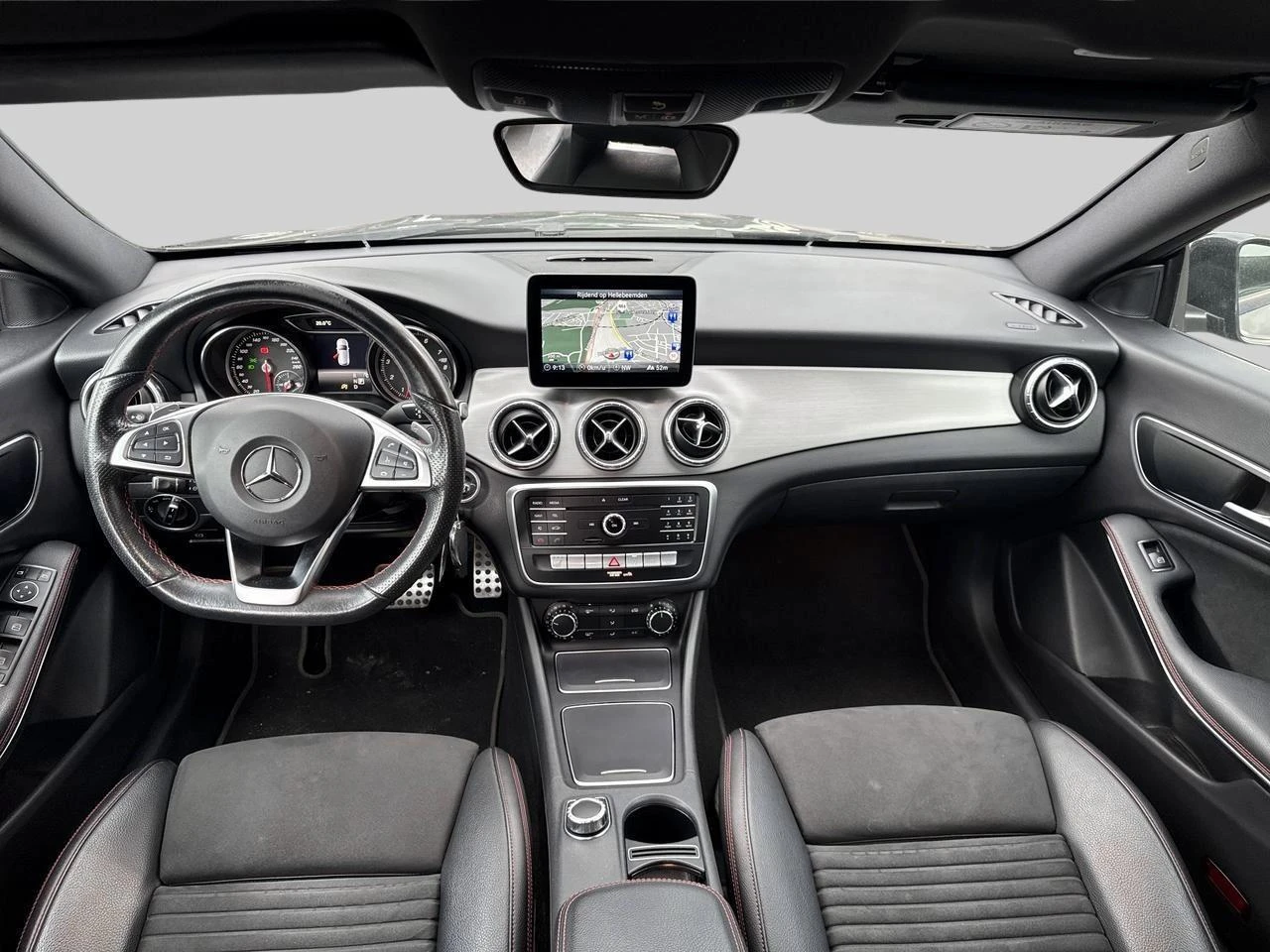 Mercedes-Benz-CLA-image-9
