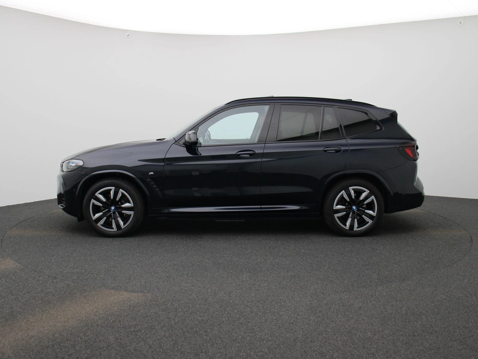 BMW-iX3-image-3