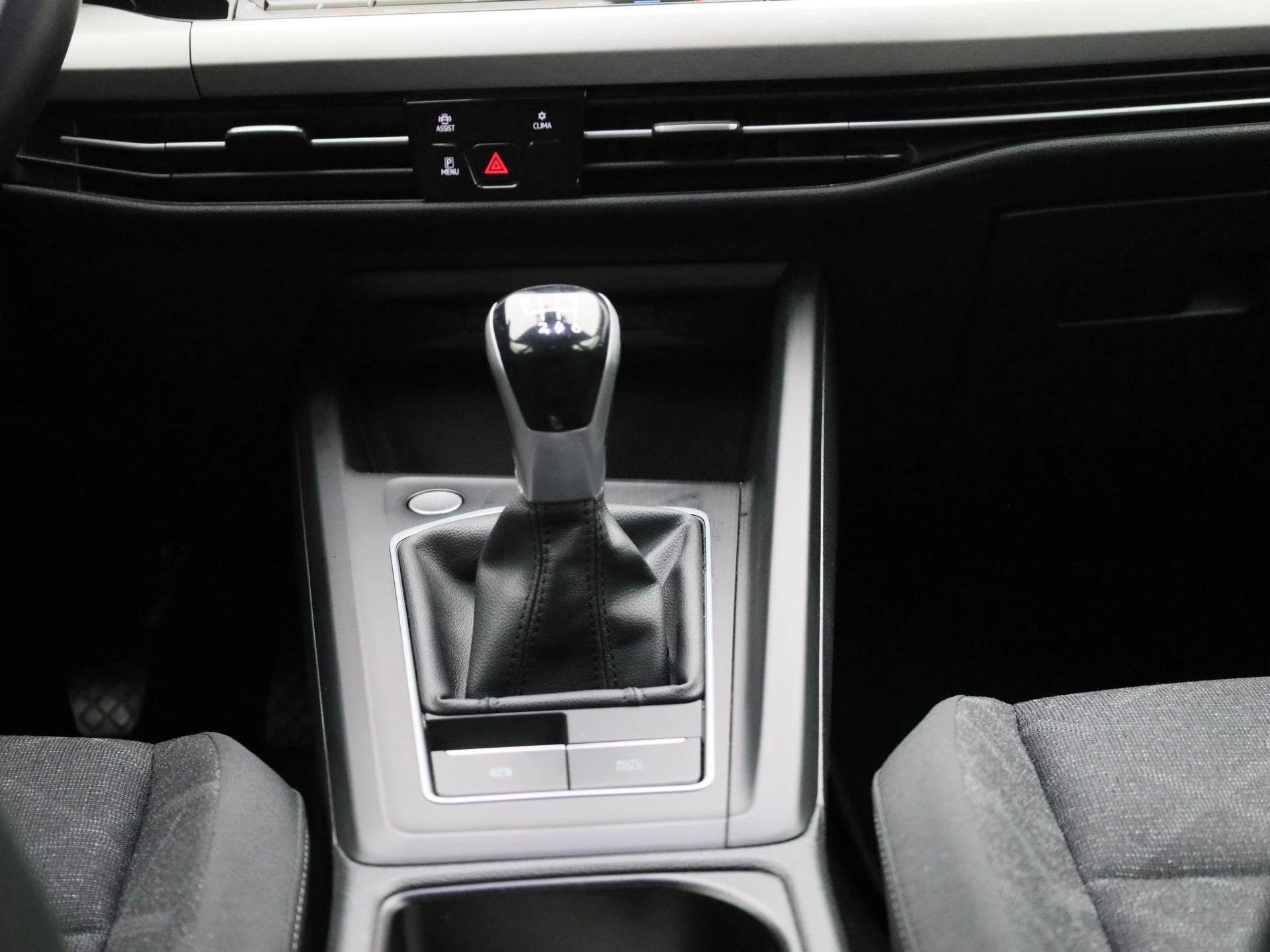 Volkswagen-Golf-image-9