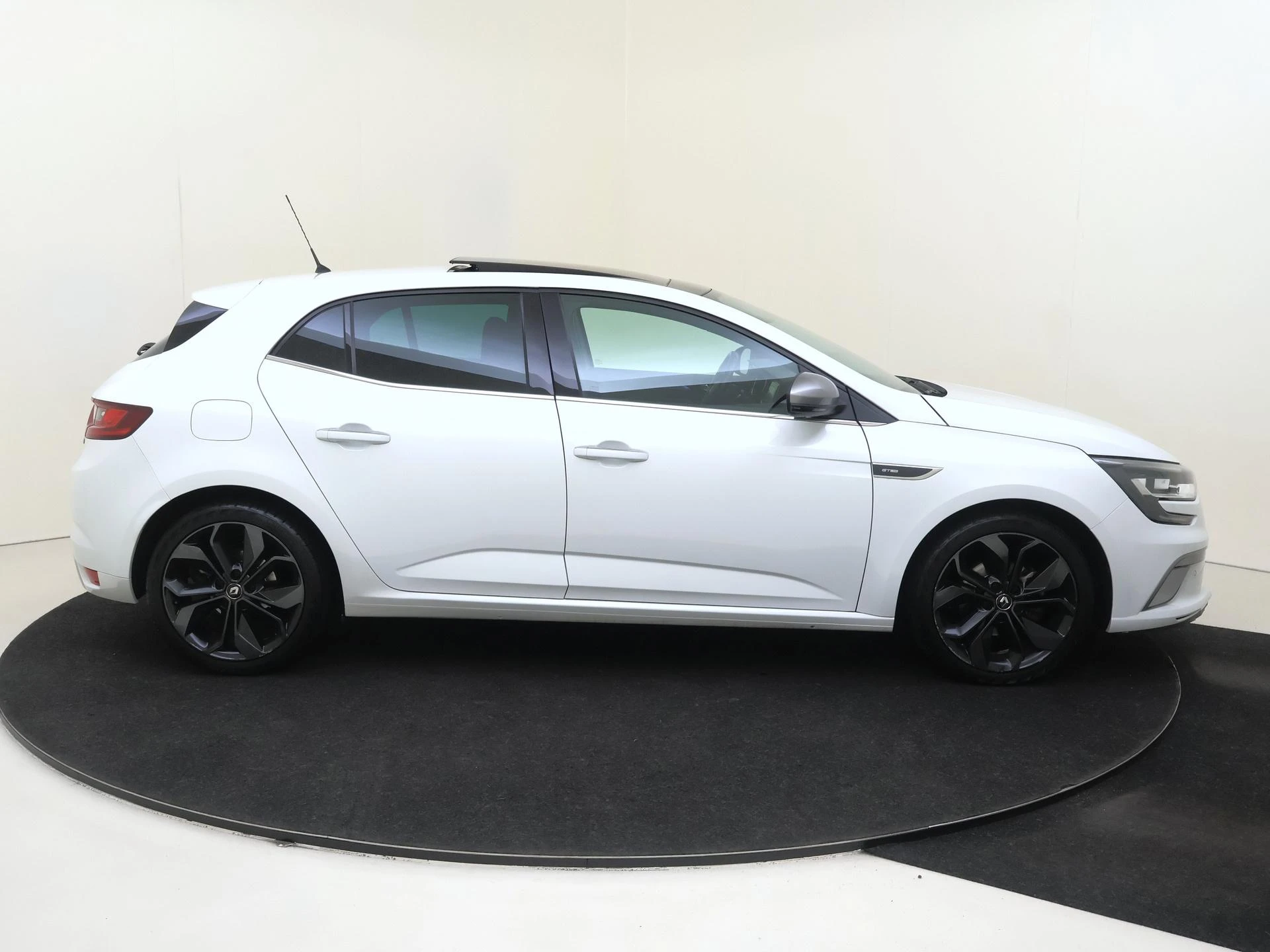 Renault-Mégane-image-8