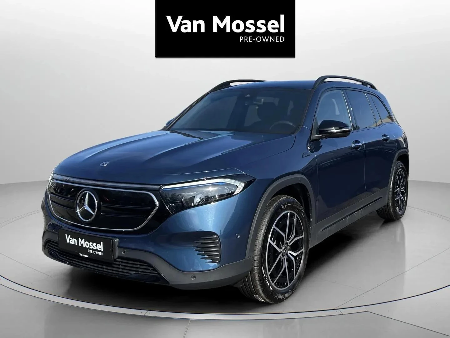 Mercedes-Benz-EQB-image-0