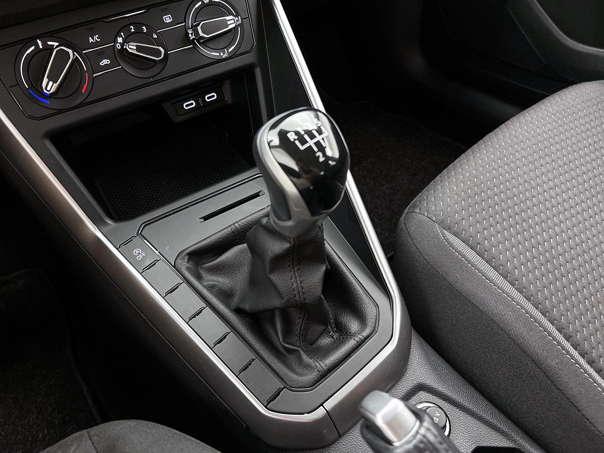 Volkswagen-Polo-image-26