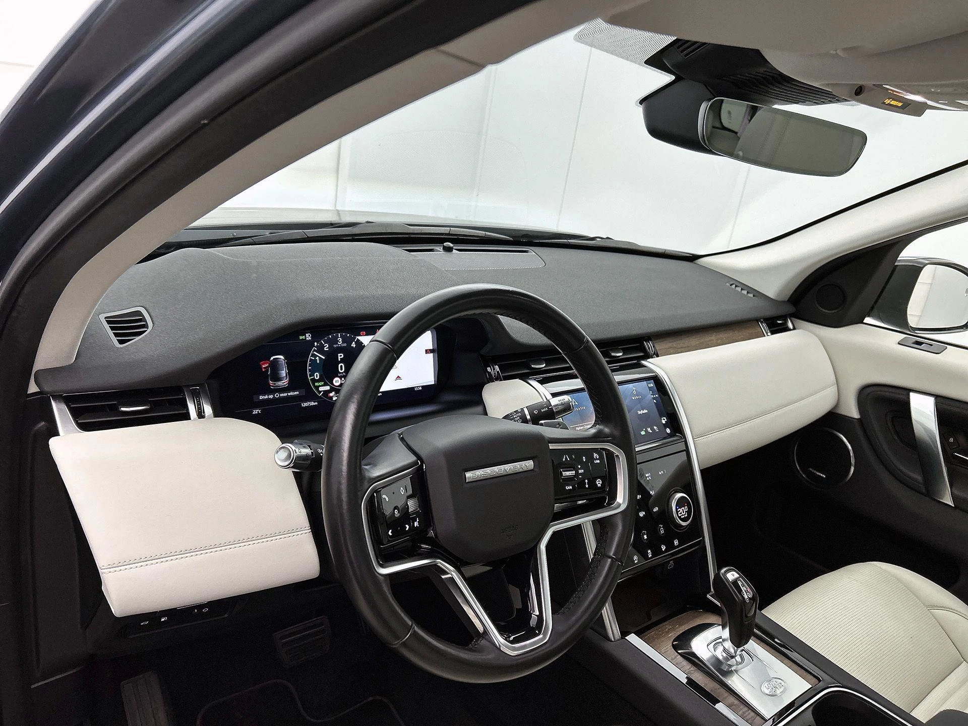 Land Rover-Discovery Sport-image-16