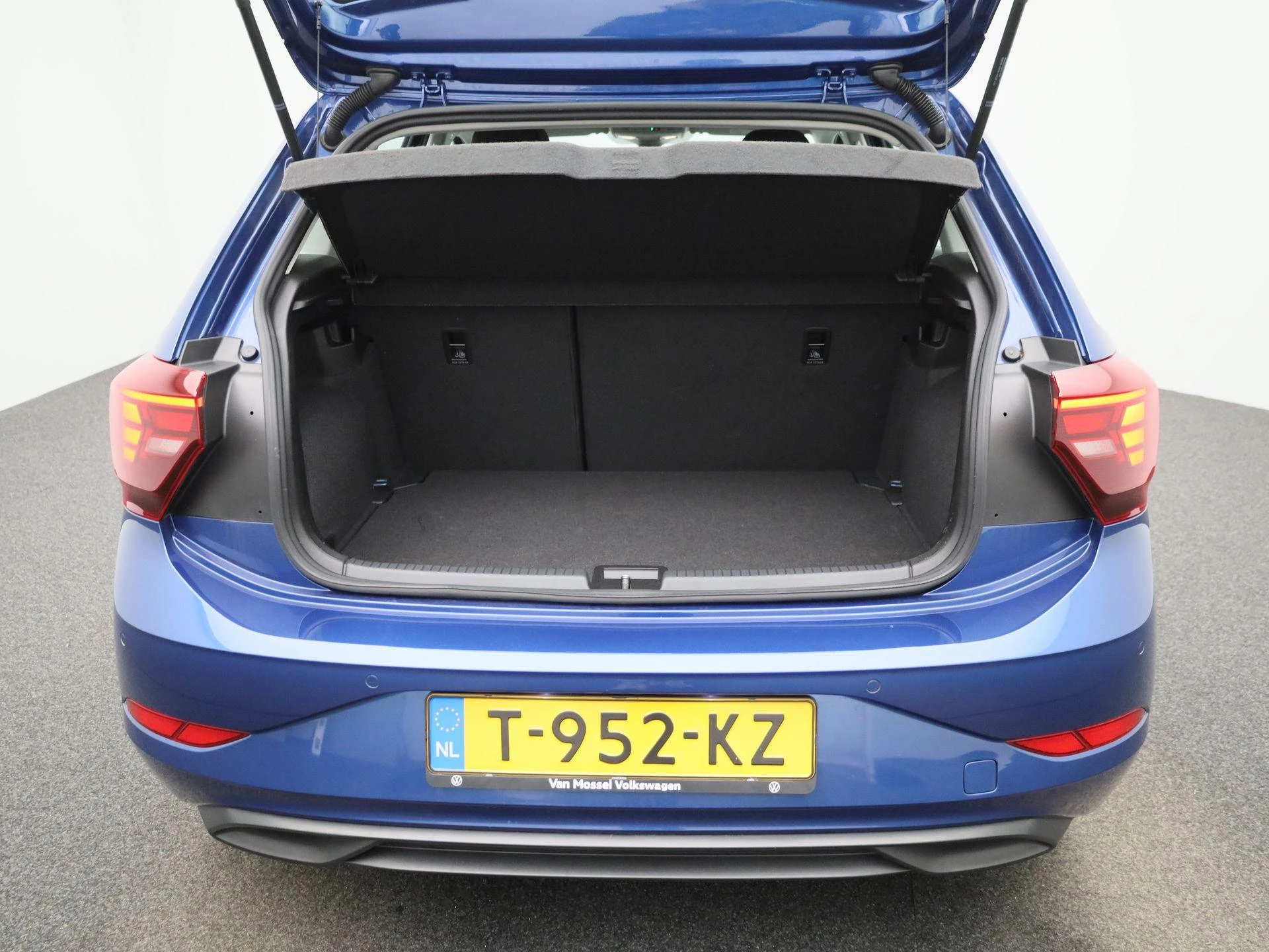 Volkswagen-Polo-image-9