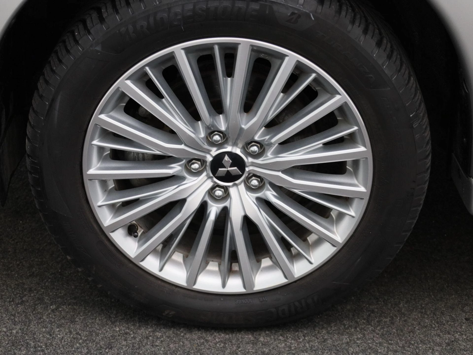 Mitsubishi-Outlander-image-12