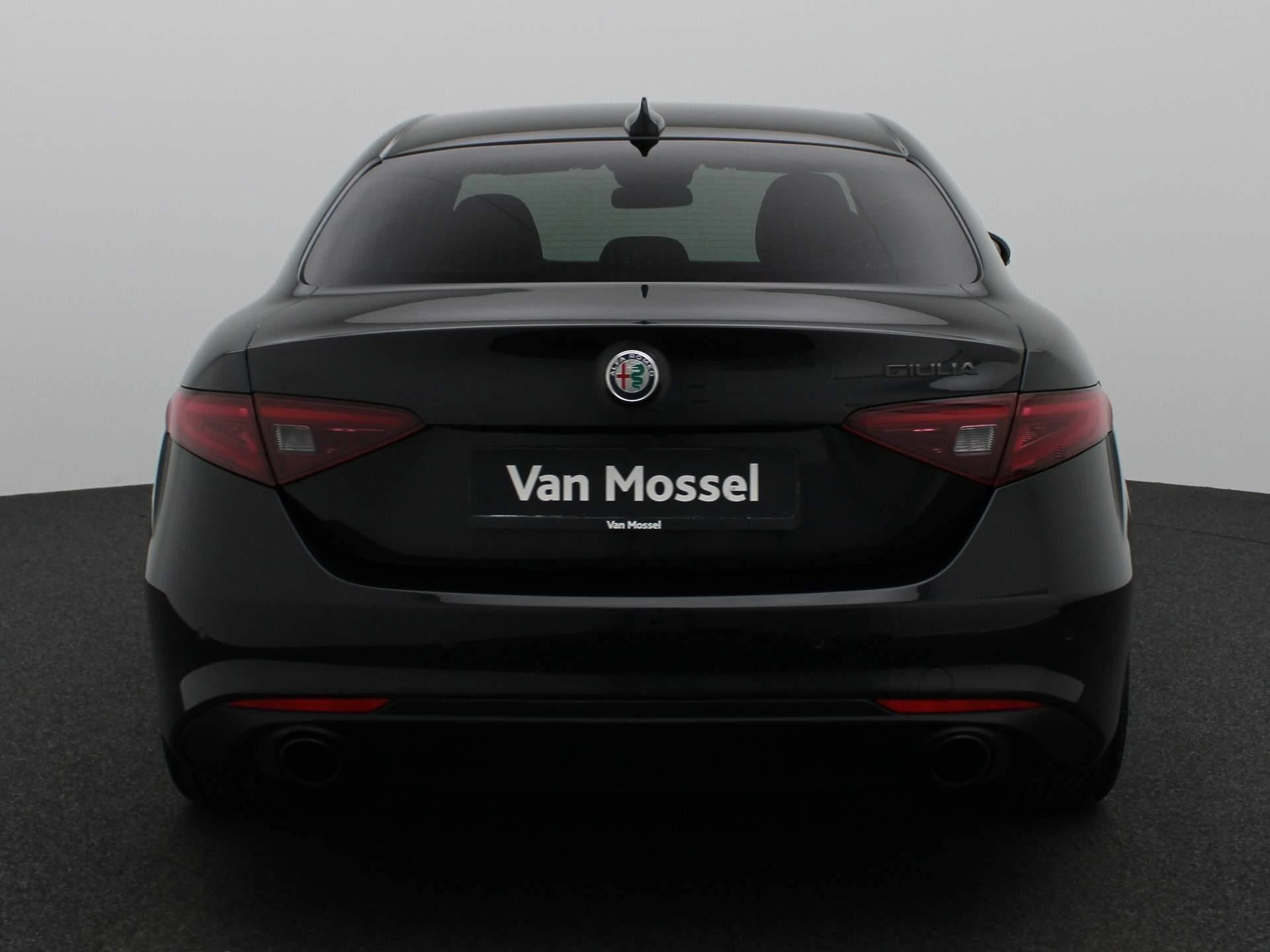 Alfa Romeo-Giulia-image-4