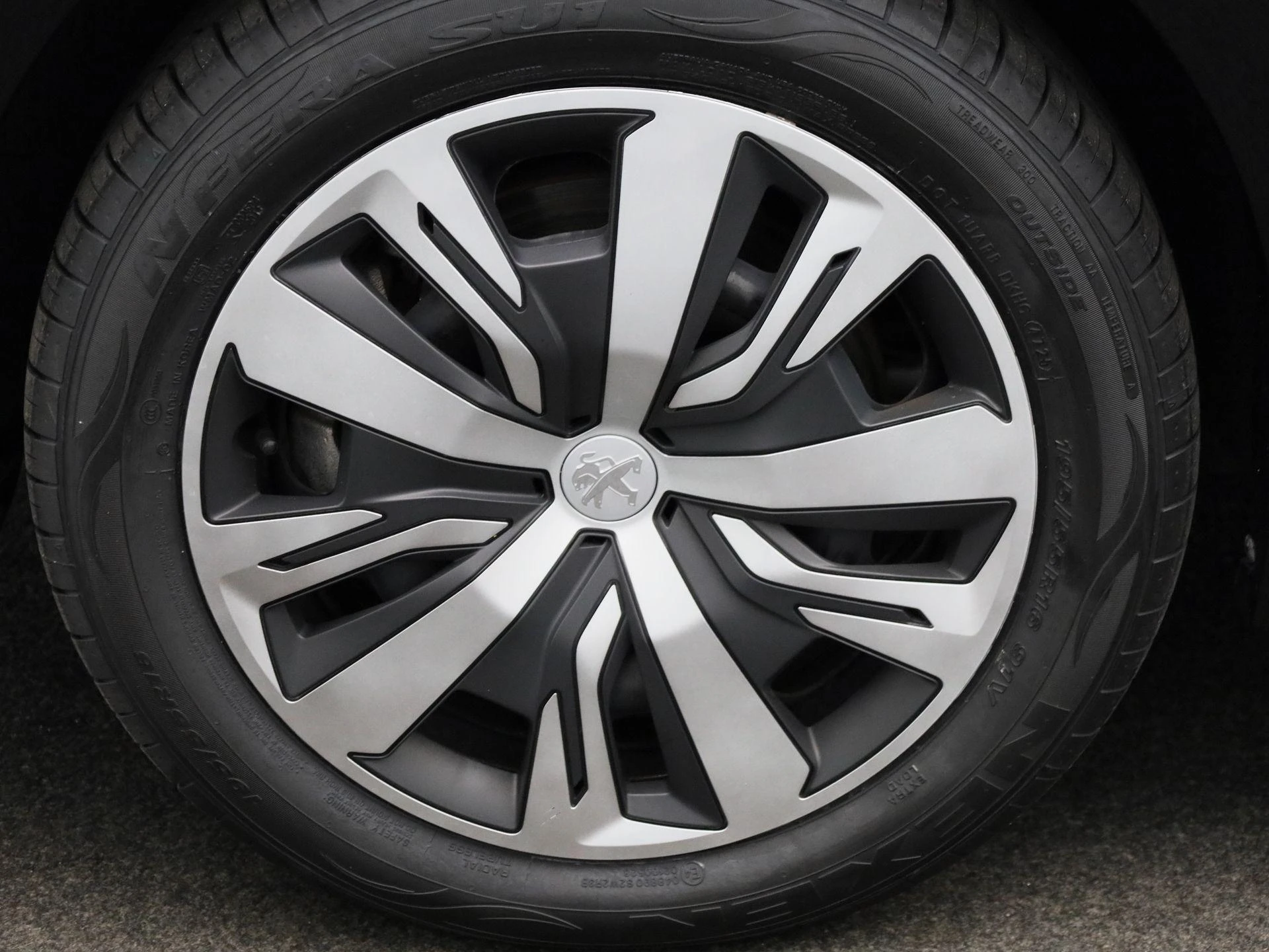 Peugeot-e-208-image-14