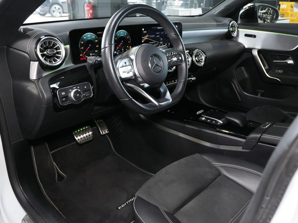 Mercedes-Benz-CLA 180-image-8