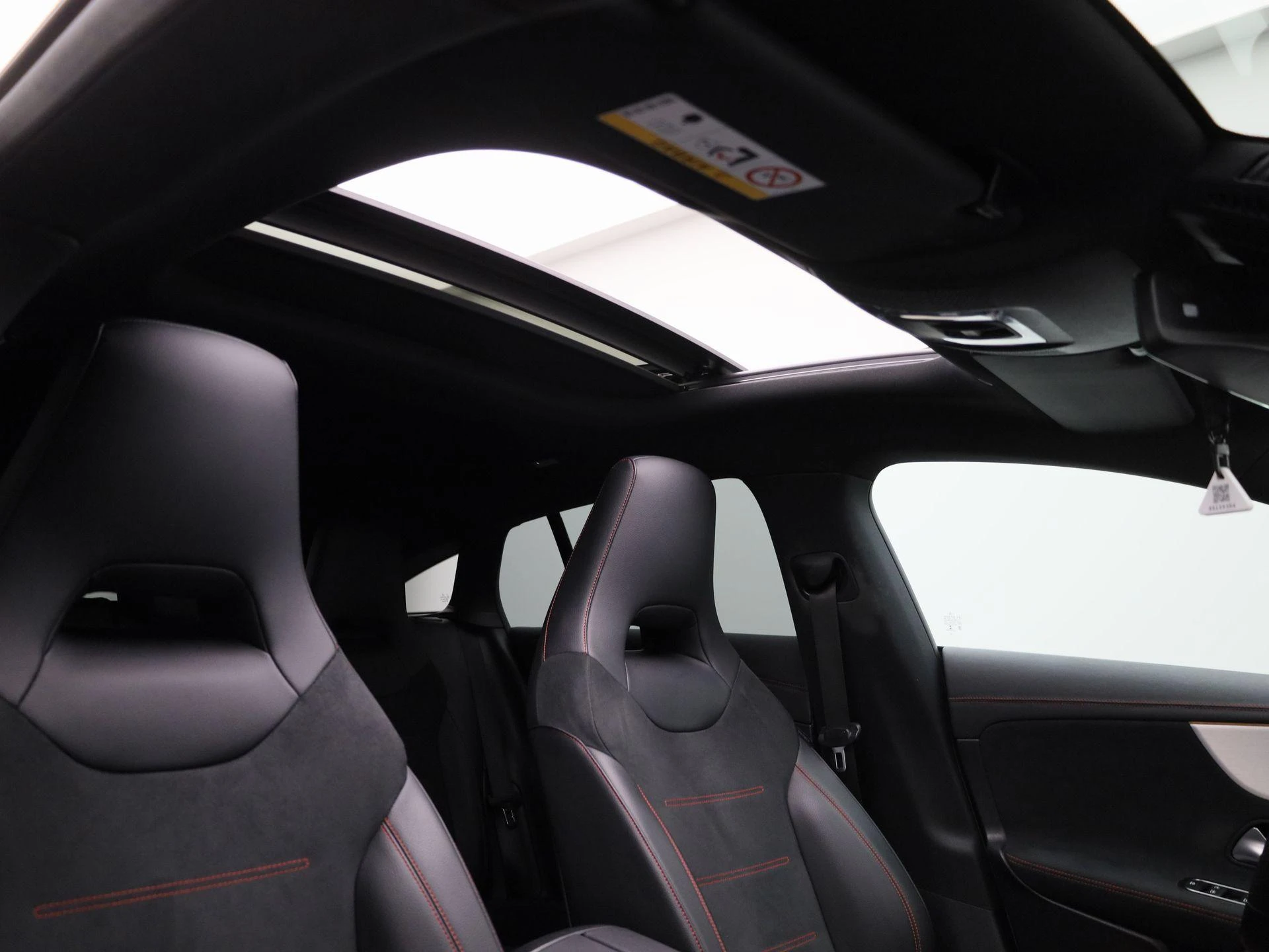 Mercedes-Benz-CLA-image-43
