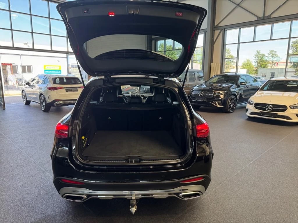 Mercedes-Benz-GLC 300 d-image-13