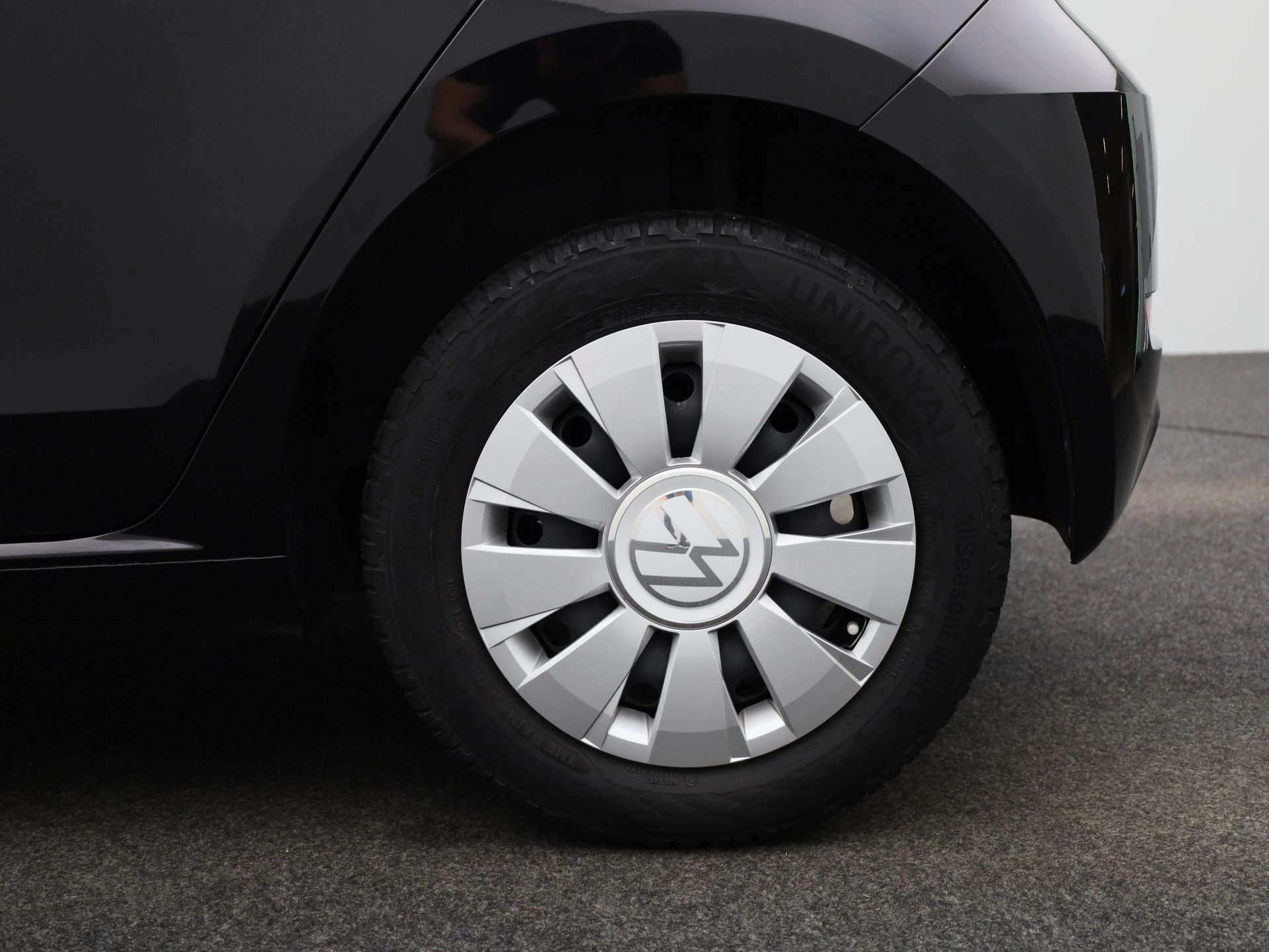 Volkswagen-up!-image-12