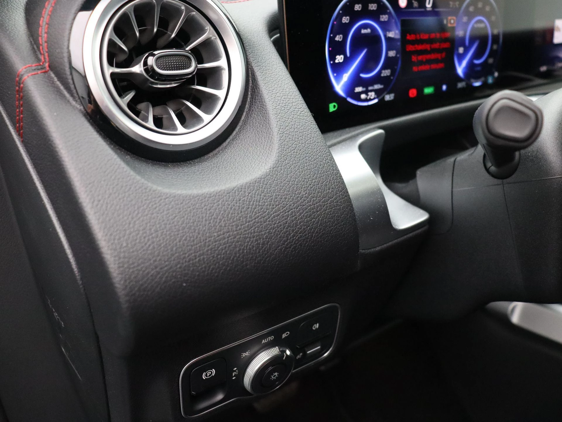 Mercedes-Benz EQB 250+ Star Edition + PANO DAK + BURMESTER + HEAD UP + TREKHAAK +