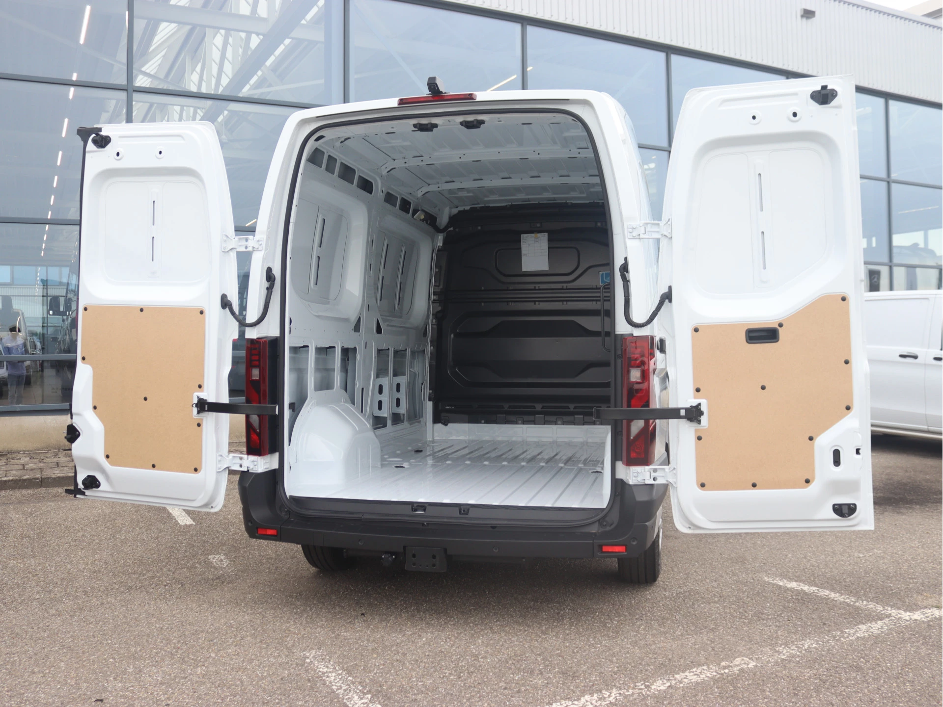 Nissan Interstar Interstar-e L2H2 Limited 87 kWh | 408km WLTP/CLIMA/CAMERA/CAR PLAY |