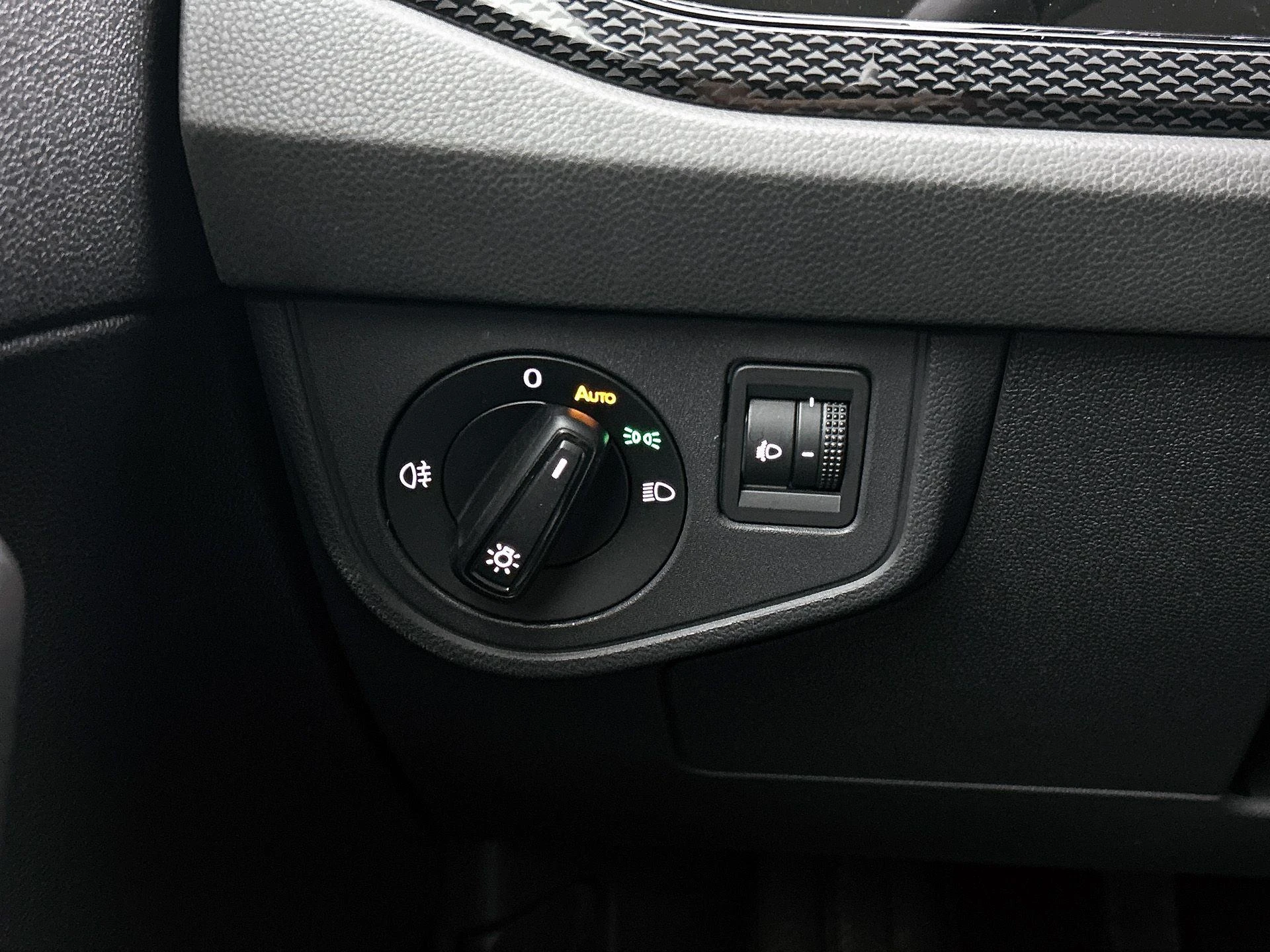 Volkswagen-Polo-image-23