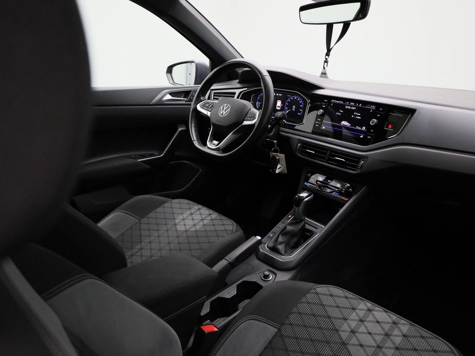 Volkswagen-Polo-image-33