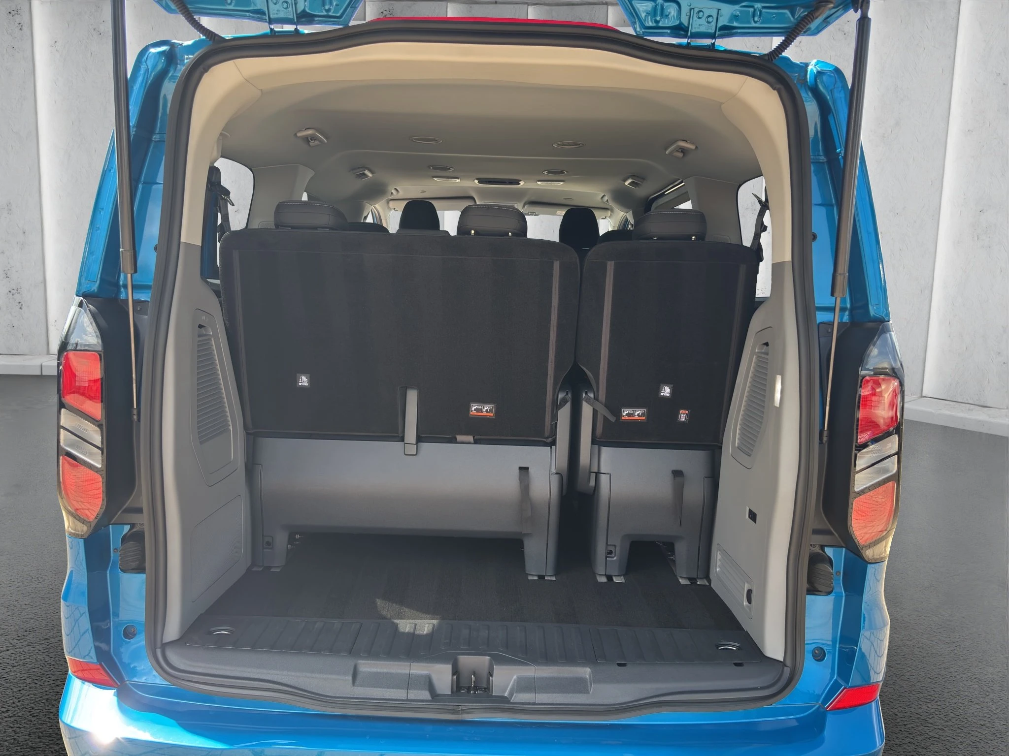 Ford Tourneo Custom Titanium L1 Aut.*AHK*NAVI*LED*SHZ*LRHZ*WSH