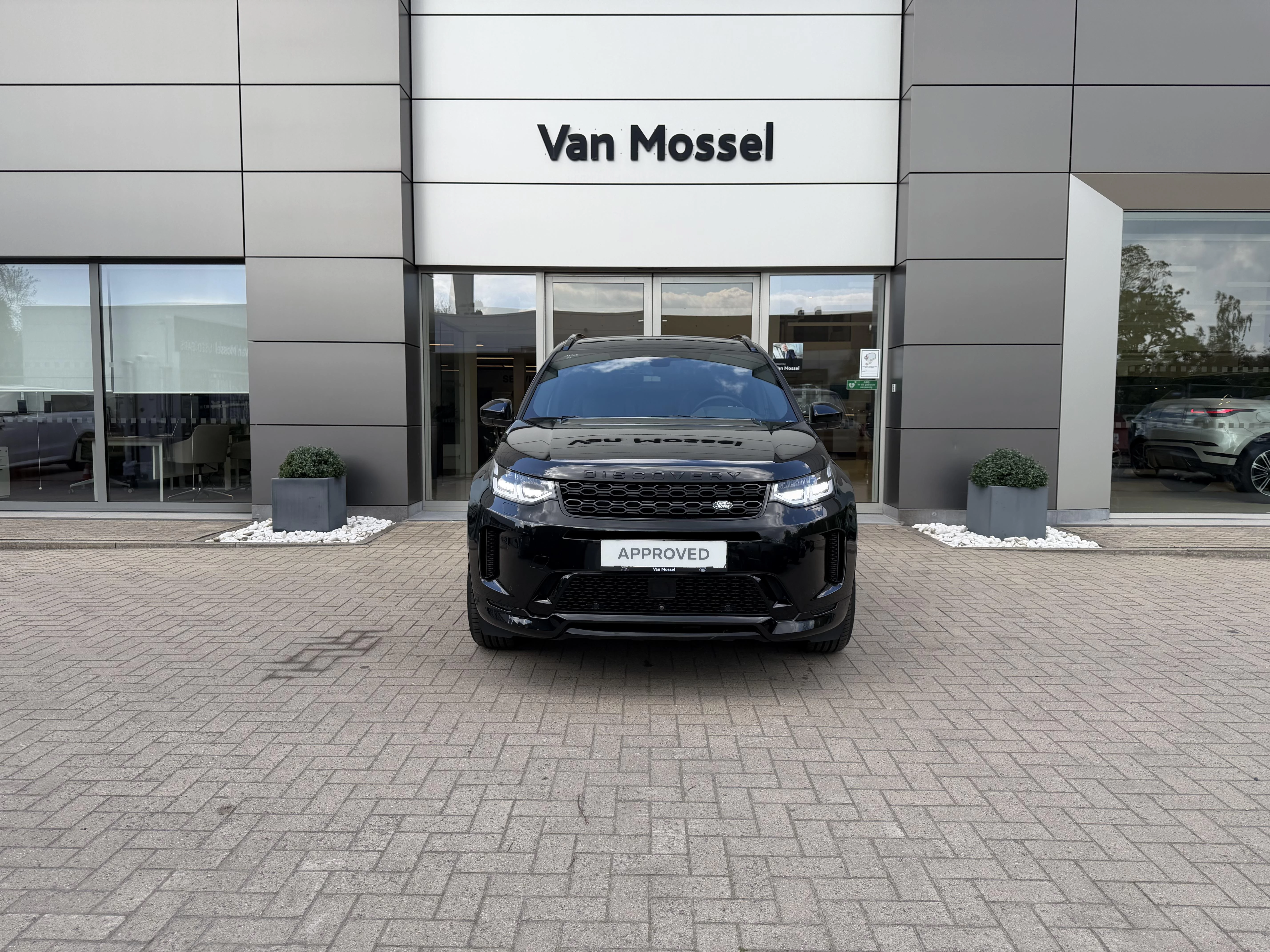 Land Rover-Discovery Sport-image-1