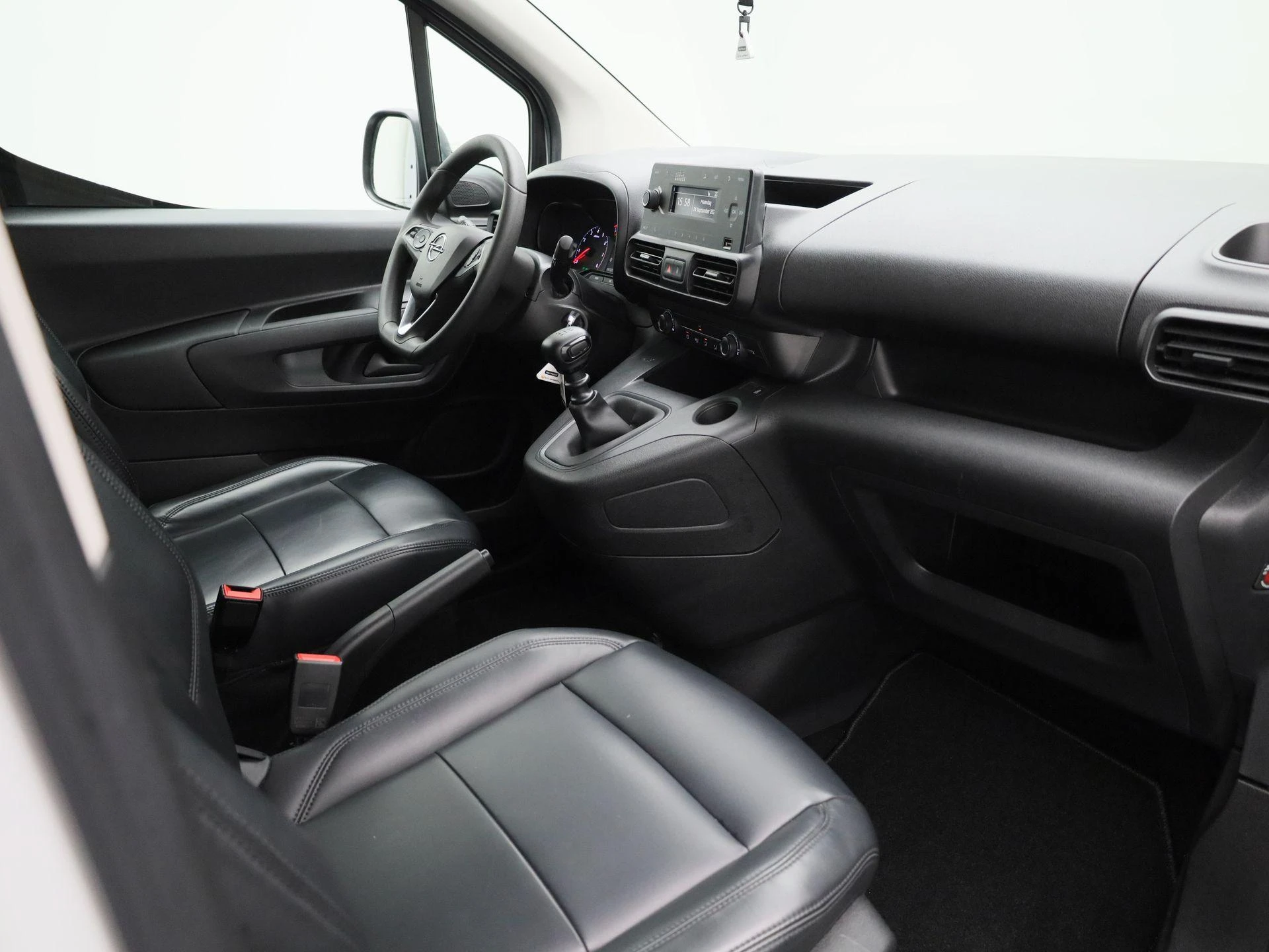 Opel-Combo Life-image-31