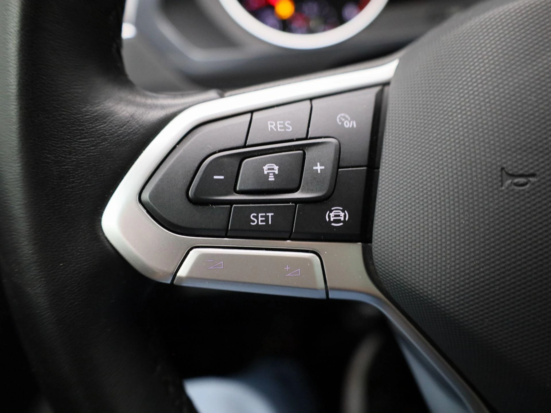 Volkswagen-Tiguan-image-18
