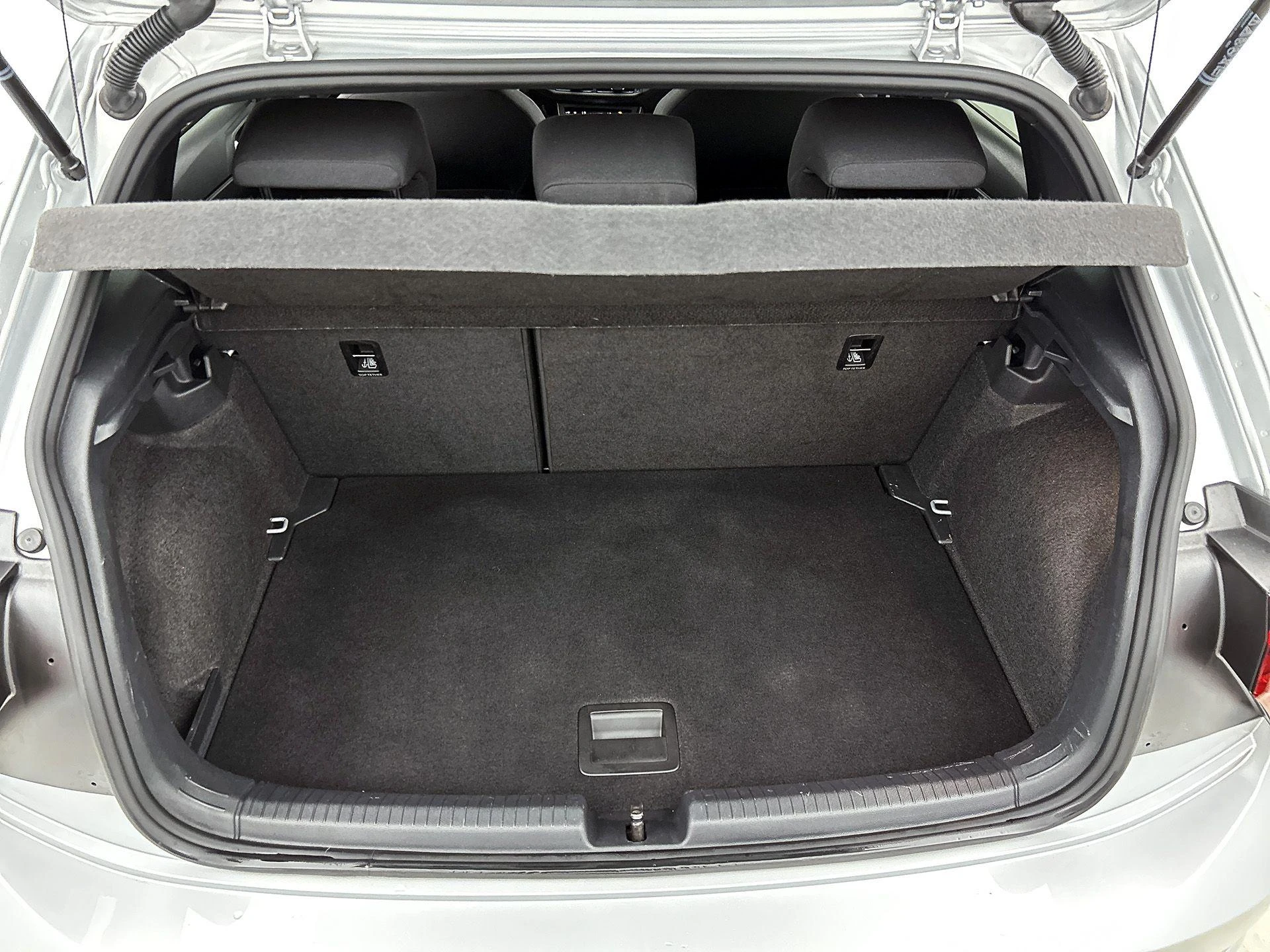 Volkswagen-Polo-image-24