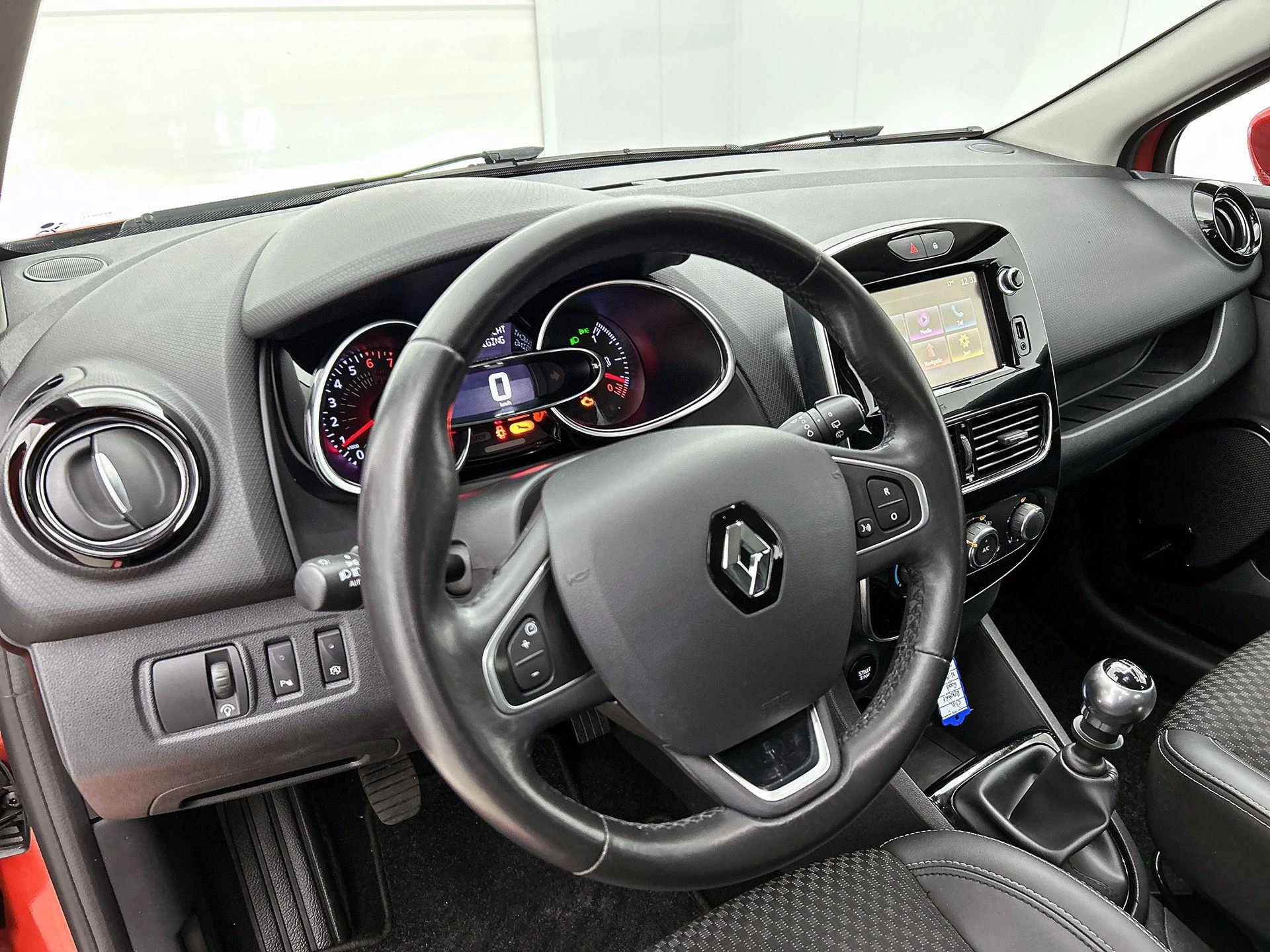 Renault-Clio-image-21